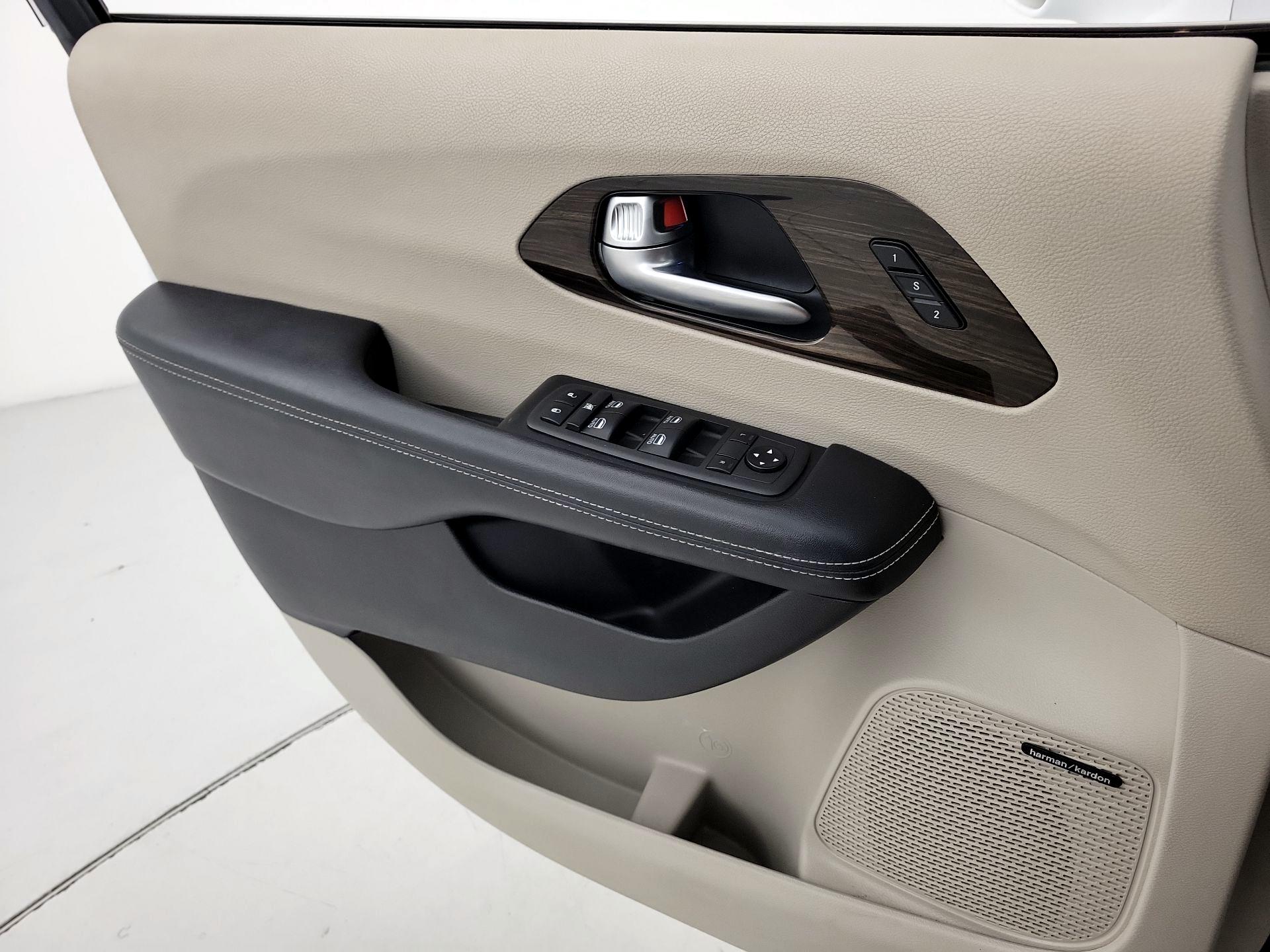 Thumbnail: 2021 Chrysler Pacifica - 12