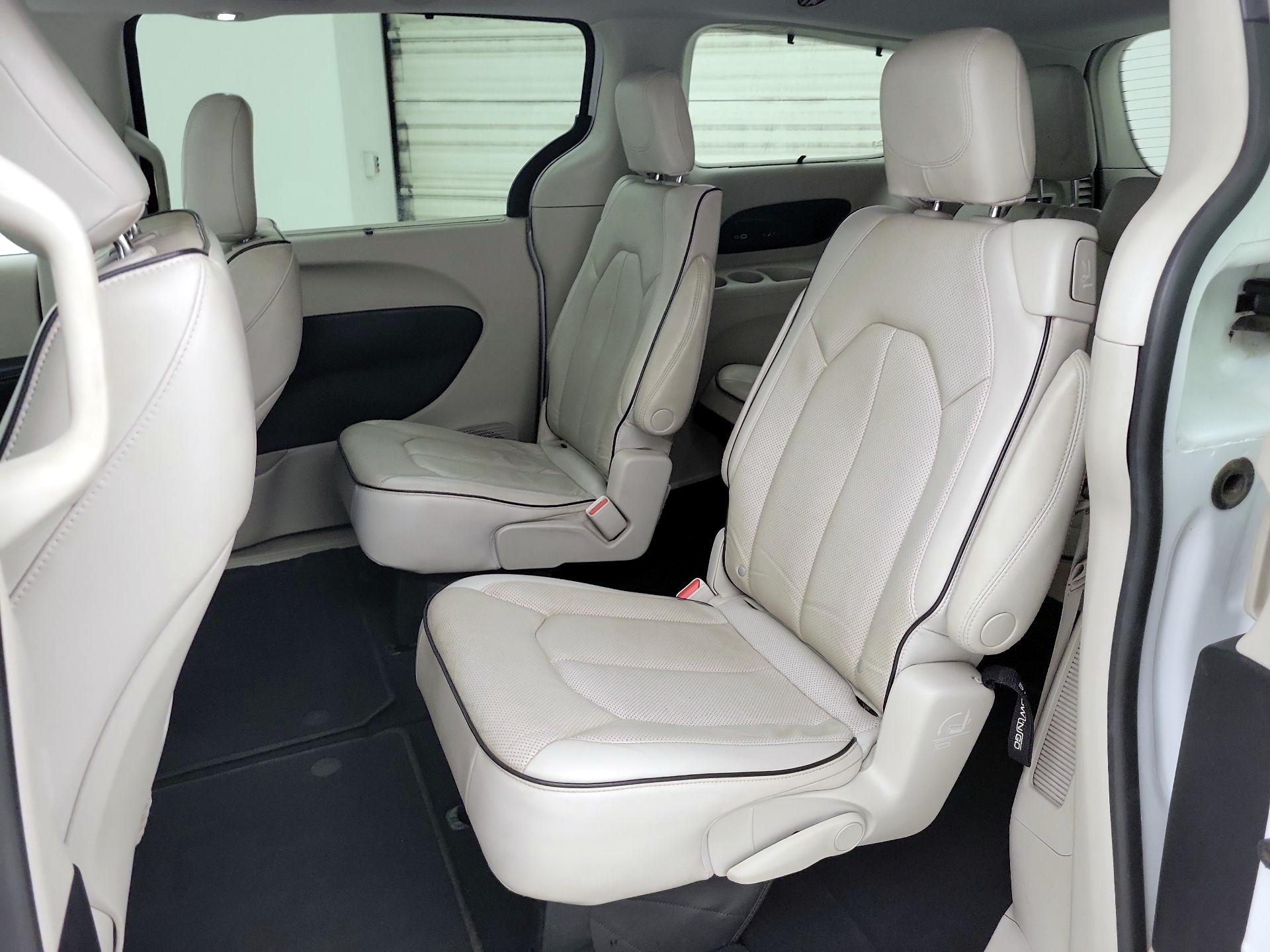 Thumbnail: 2021 Chrysler Pacifica - 20