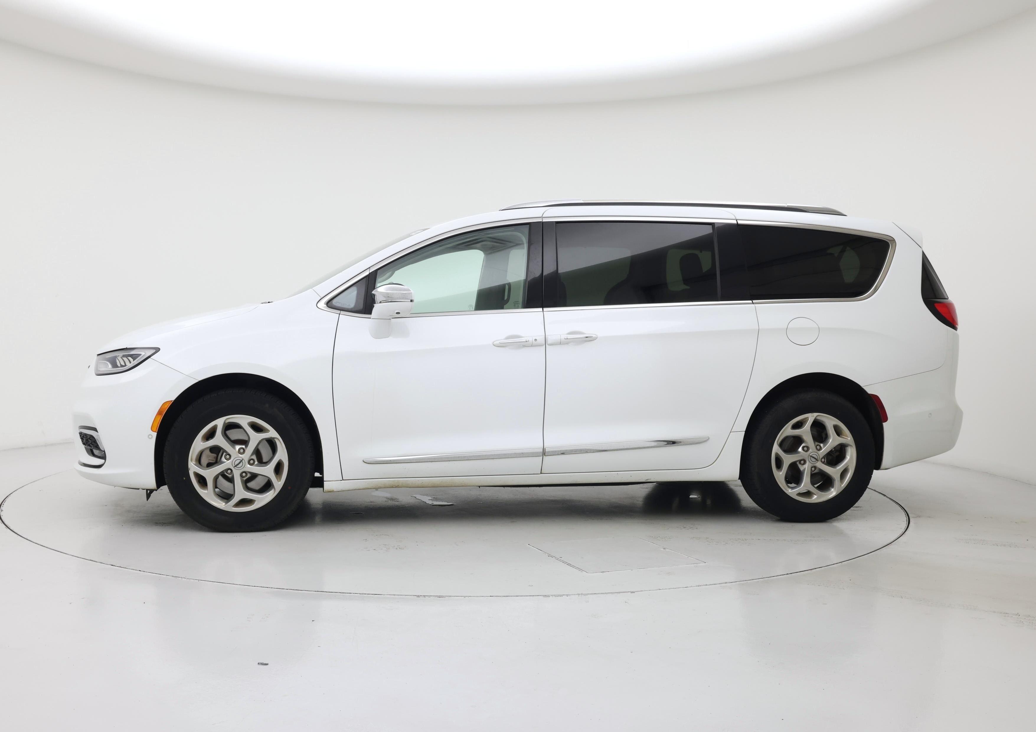 Thumbnail: 2021 Chrysler Pacifica - 3