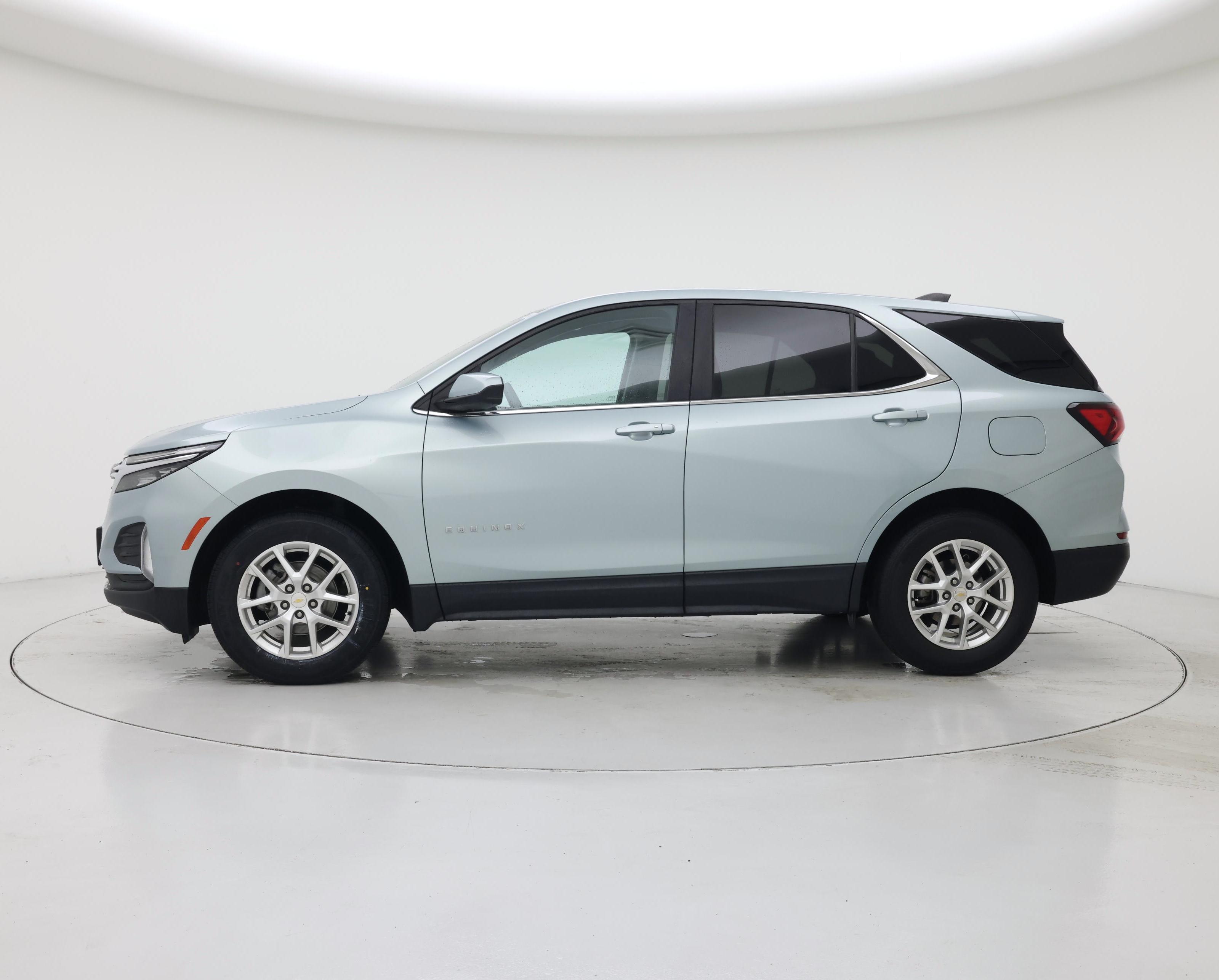 Thumbnail: 2022 Chevrolet Equinox - 3