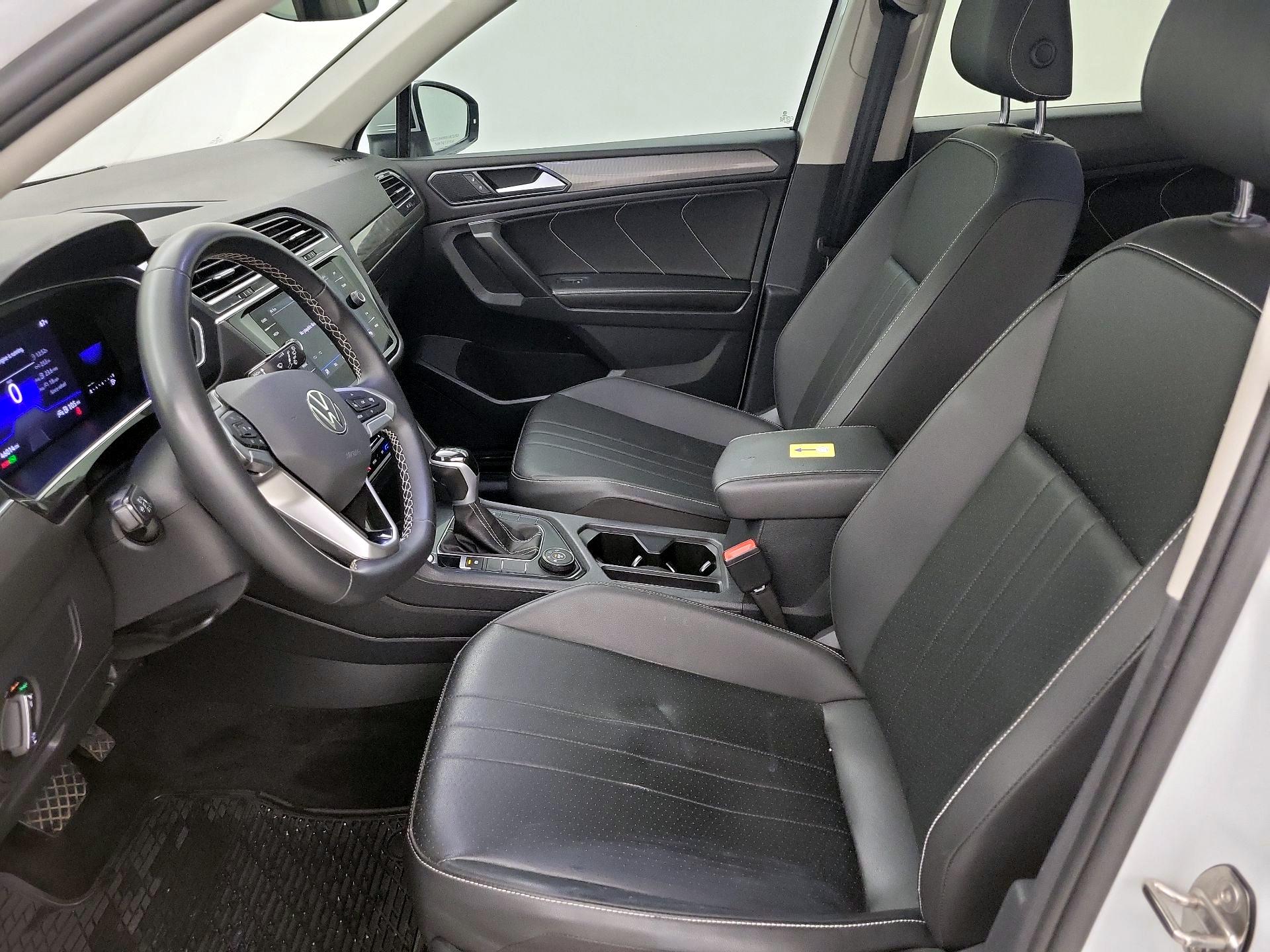 Thumbnail: 2023 Volkswagen Tiguan - 11