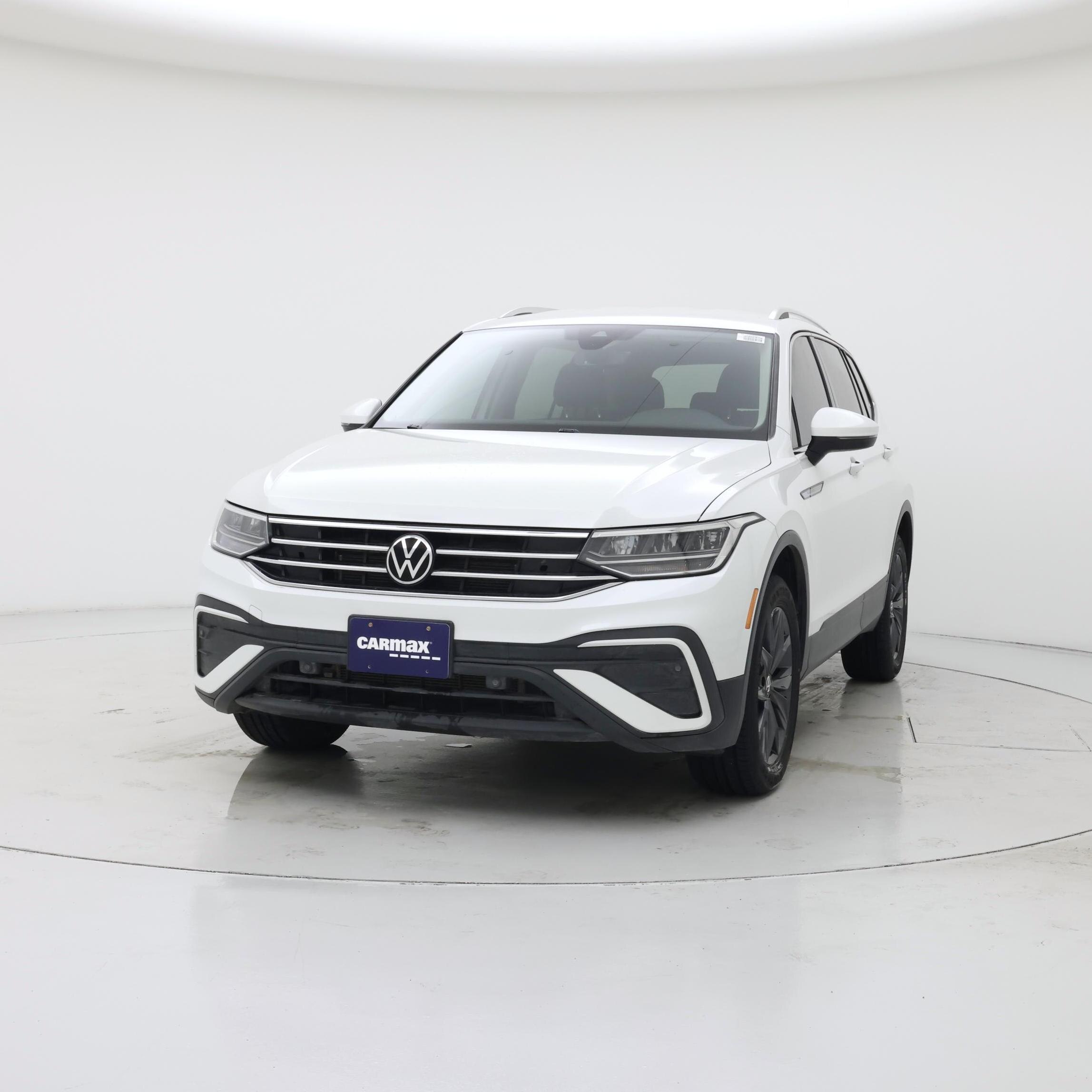 Thumbnail: 2023 Volkswagen Tiguan - 4