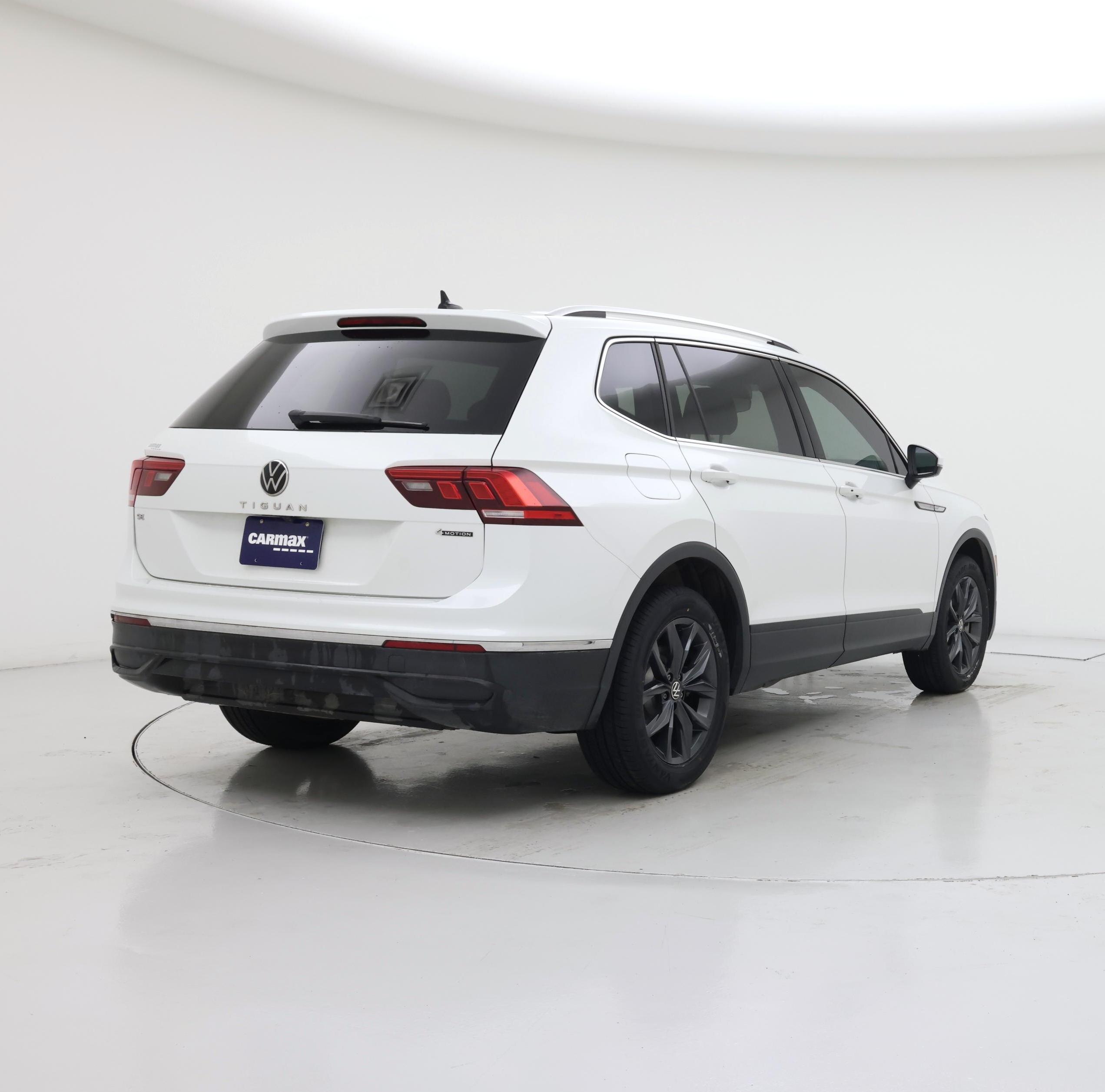 Thumbnail: 2023 Volkswagen Tiguan - 8