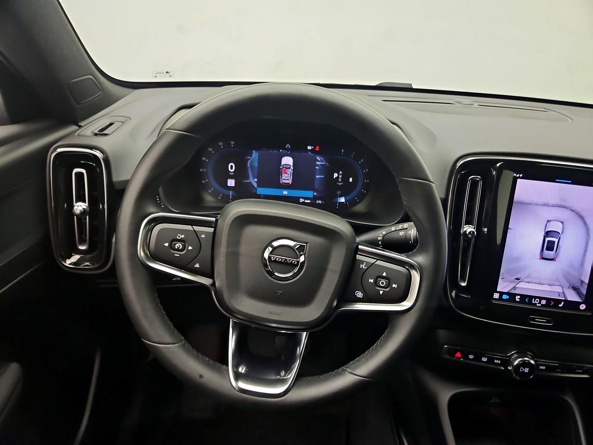 Thumbnail: 2025 Volvo XC40 - 10