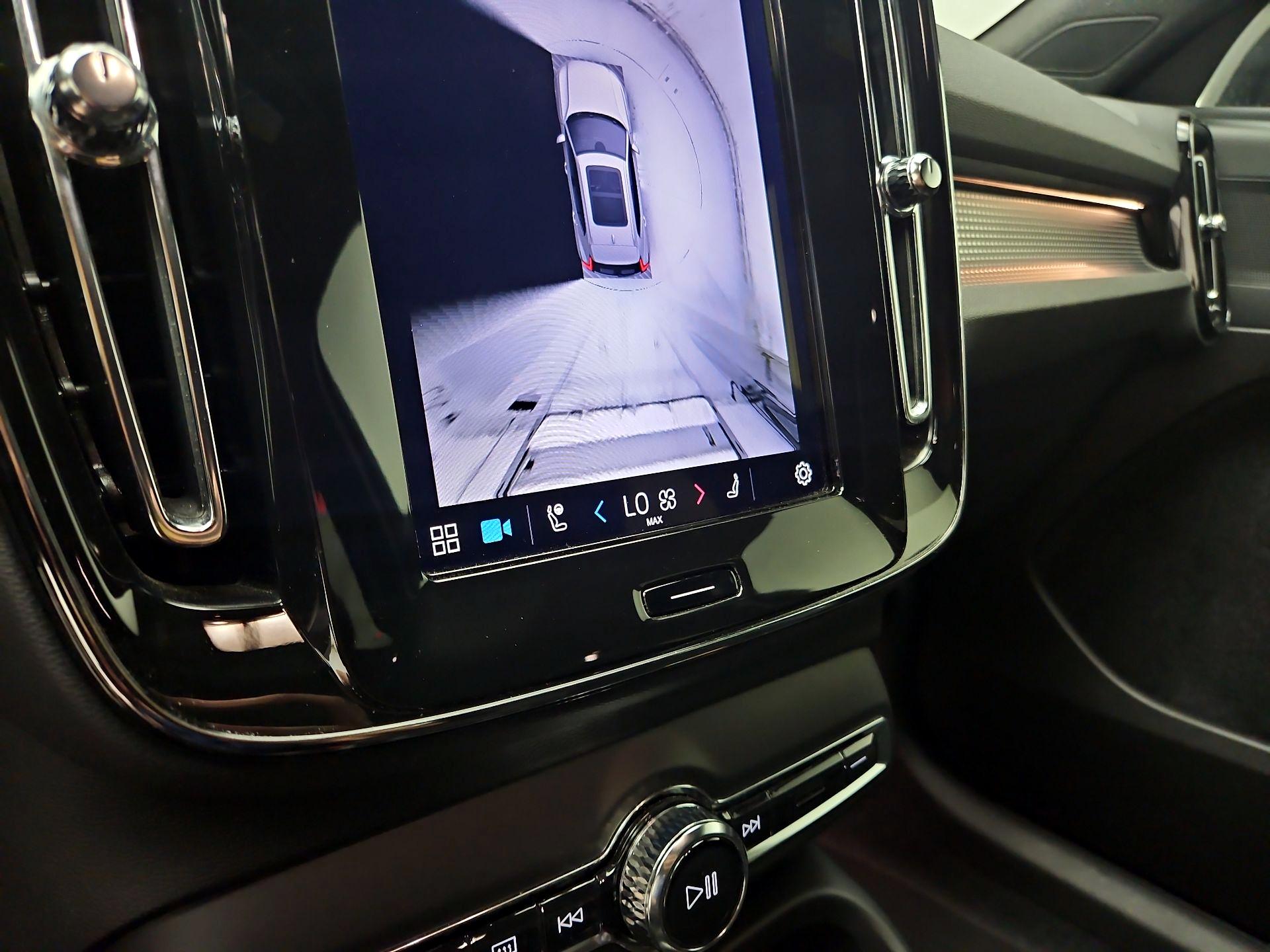 Thumbnail: 2025 Volvo XC40 - 16