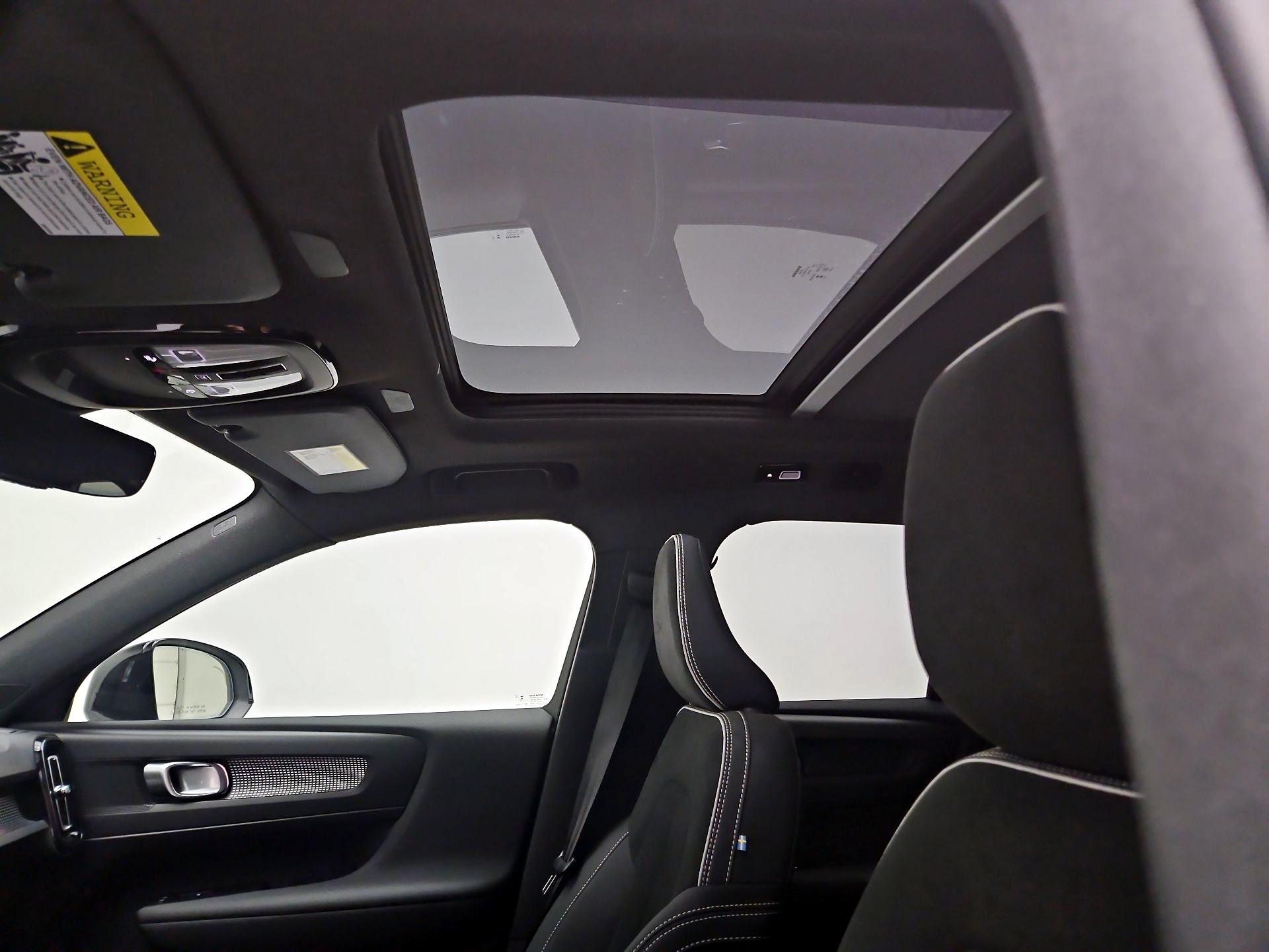 Thumbnail: 2025 Volvo XC40 - 19
