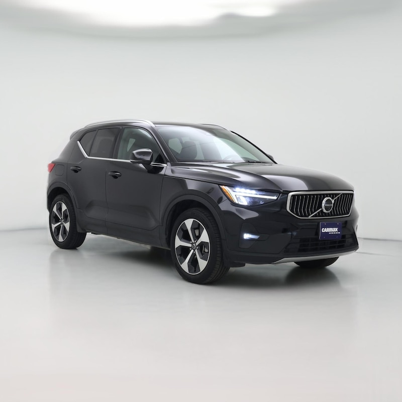 2025 Volvo XC40 B5 Plus Bright Theme