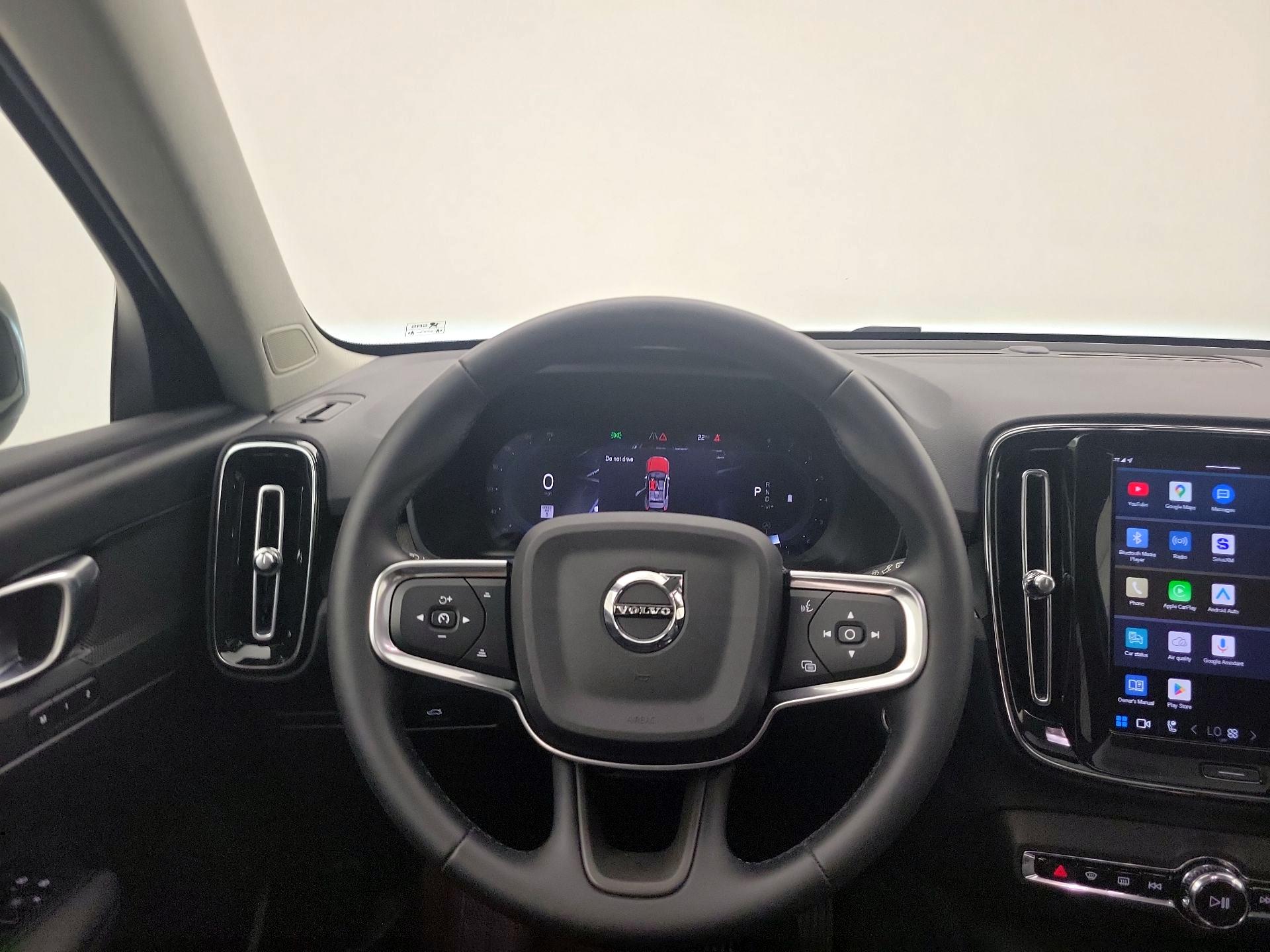 Thumbnail: 2025 Volvo XC40 - 10
