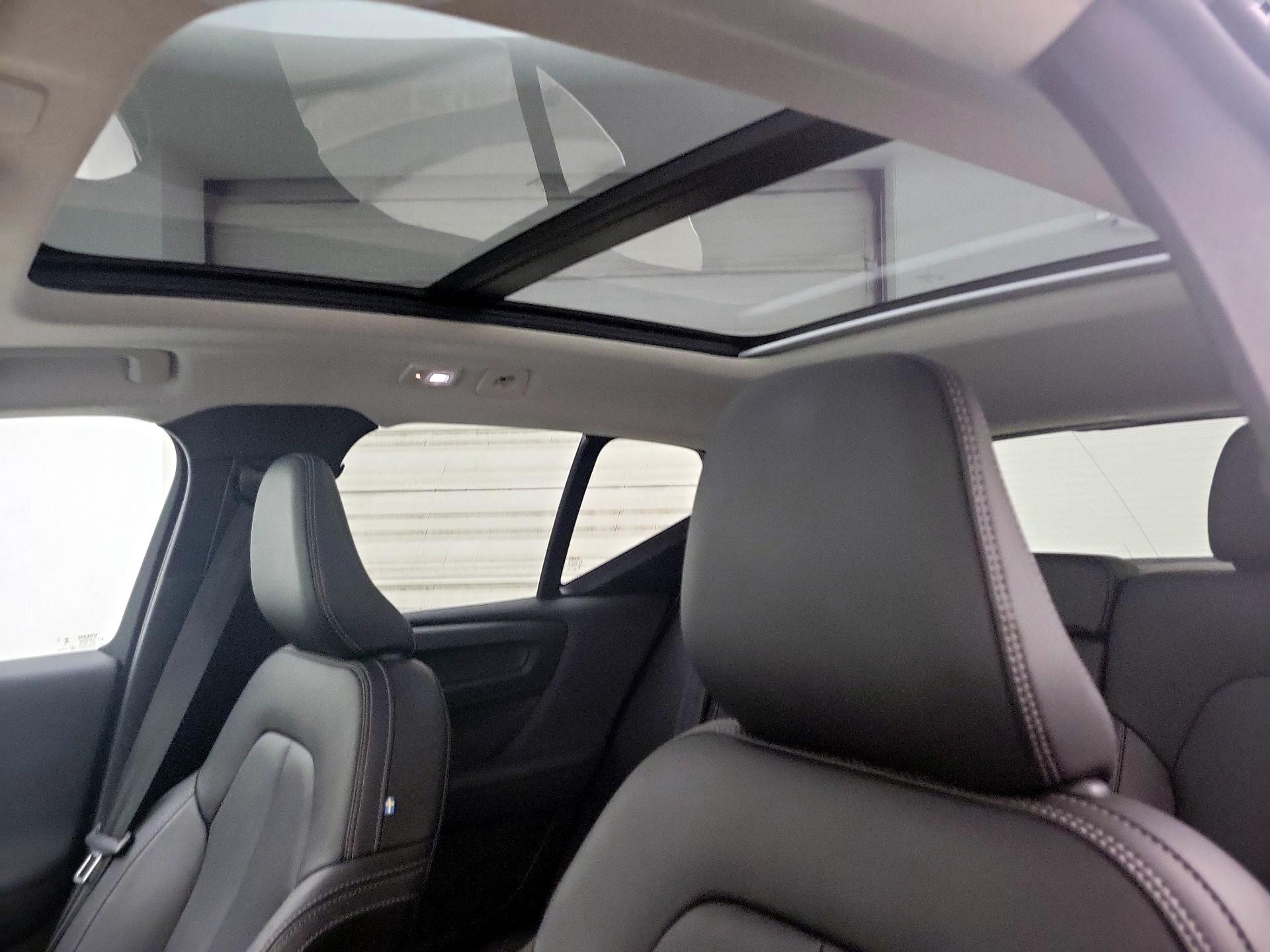Thumbnail: 2025 Volvo XC40 - 19