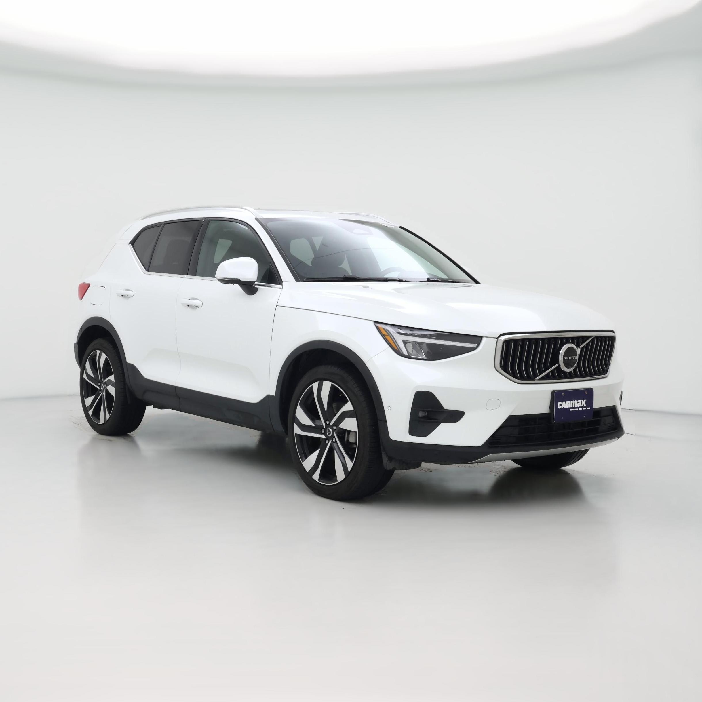 Thumbnail: 2025 Volvo XC40 - 1