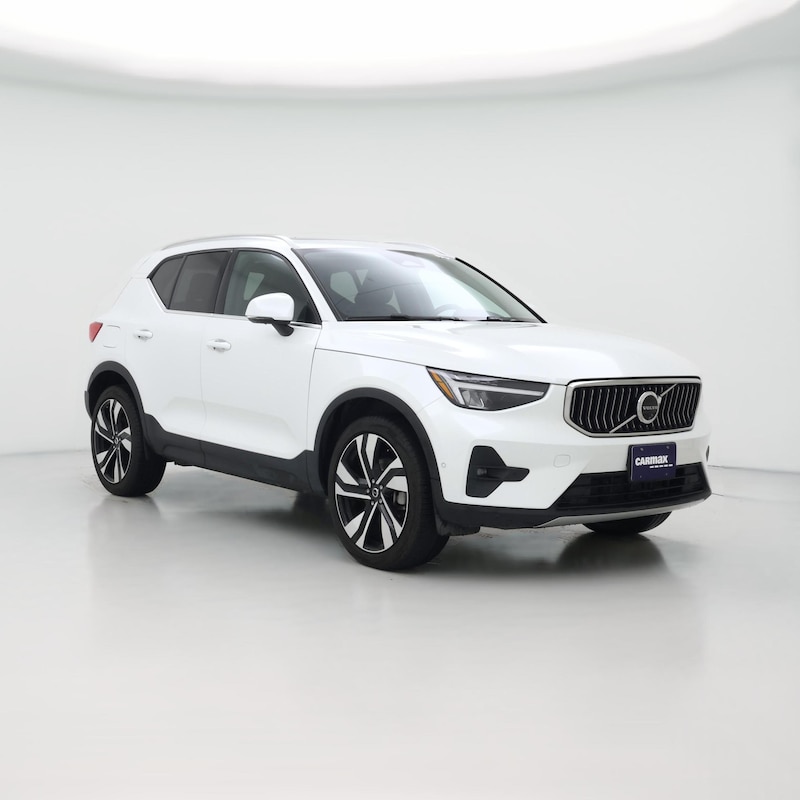 2025 Volvo XC40 B5 Plus Bright Theme