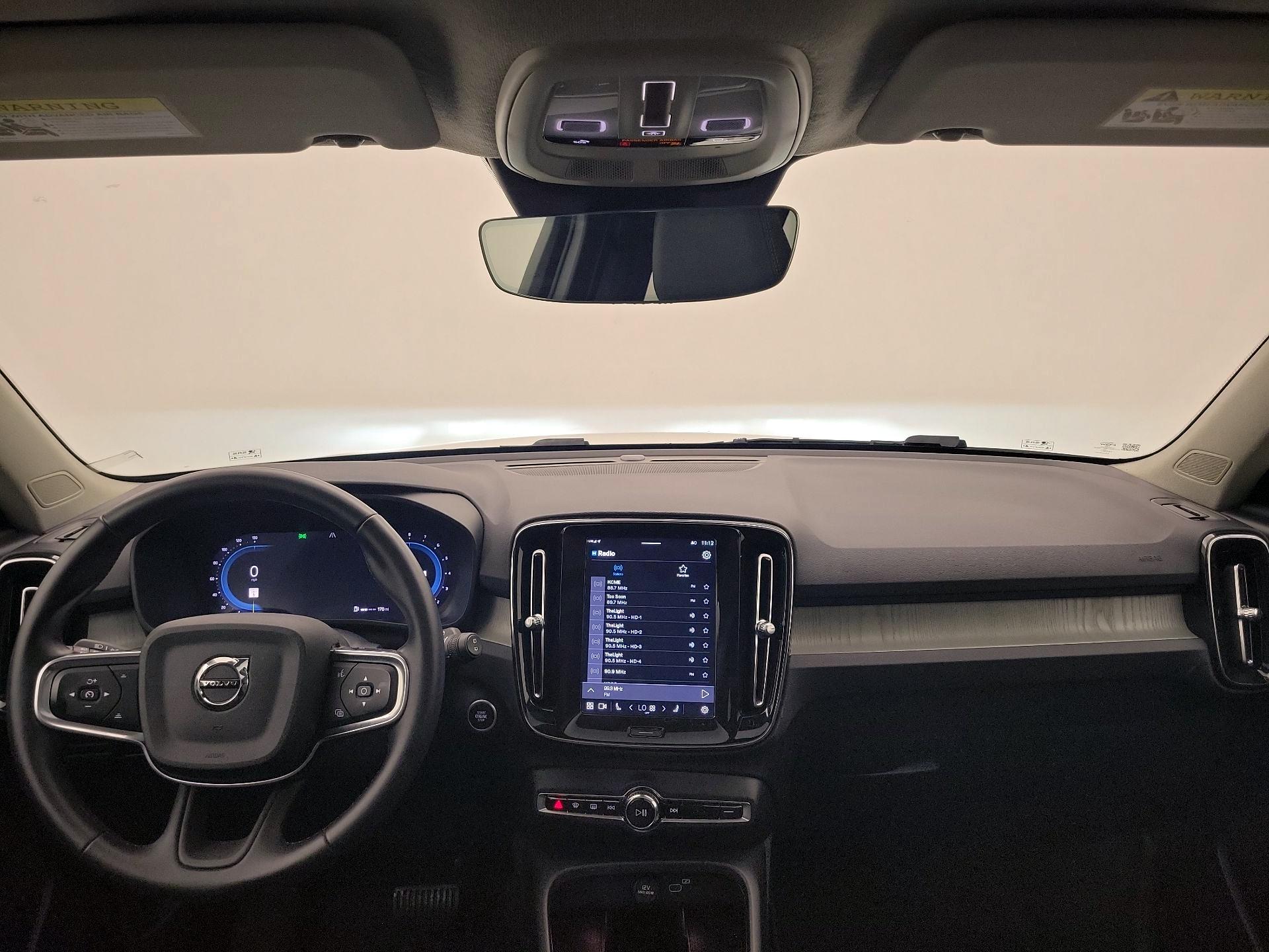 Thumbnail: 2025 Volvo XC40 - 9