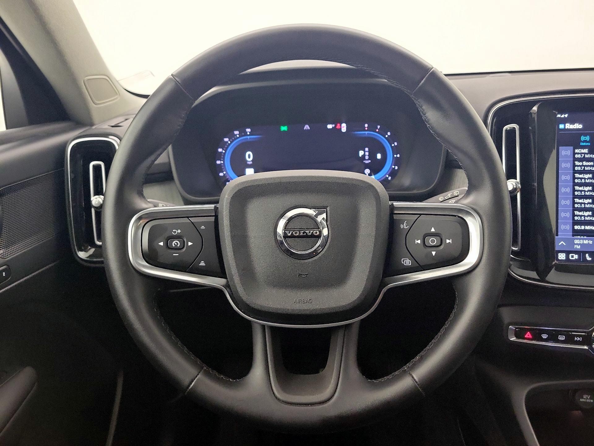 Thumbnail: 2025 Volvo XC40 - 10