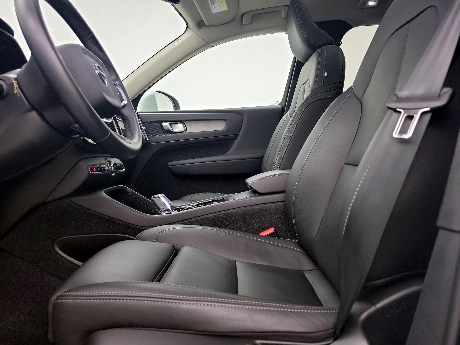 Thumbnail: 2025 Volvo XC40 - 11