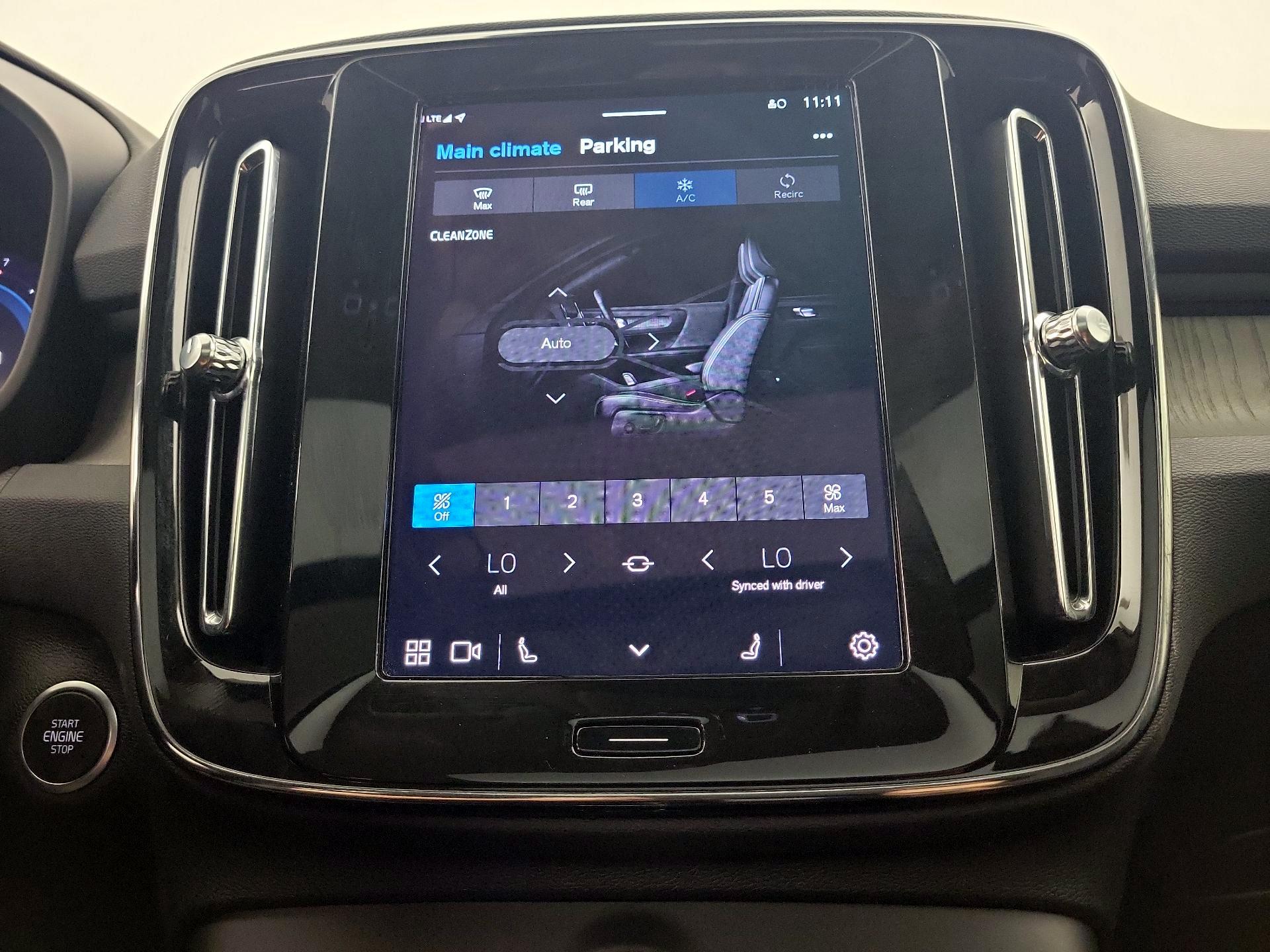 Thumbnail: 2025 Volvo XC40 - 16
