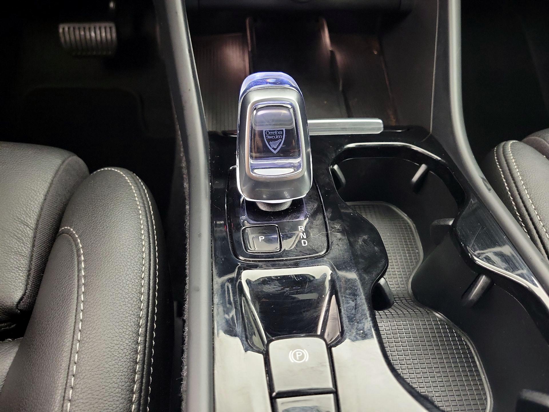Thumbnail: 2025 Volvo XC40 - 17
