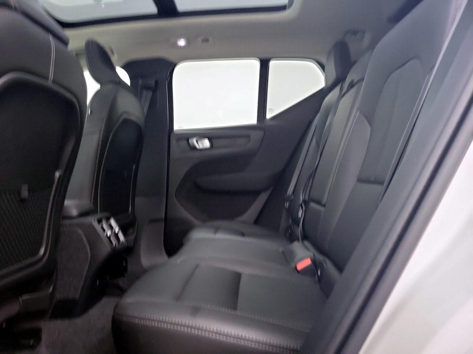 Thumbnail: 2025 Volvo XC40 - 19
