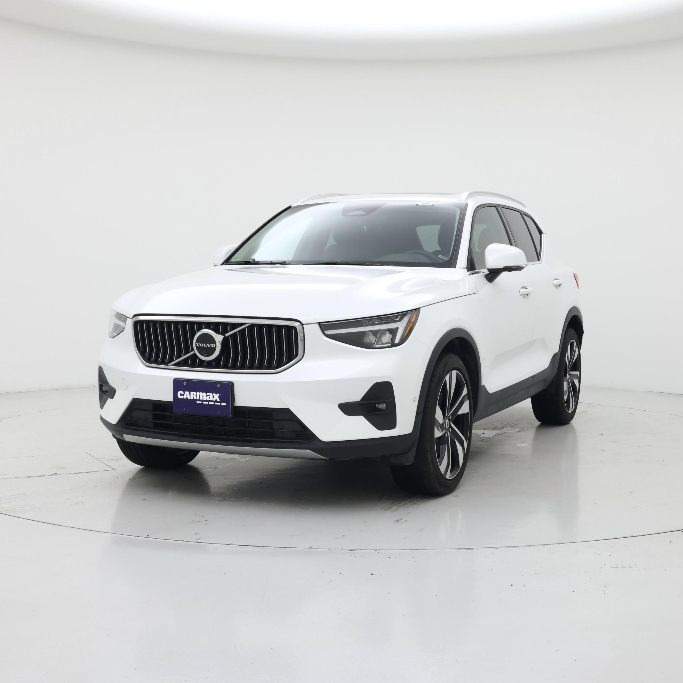 Thumbnail: 2025 Volvo XC40 - 4