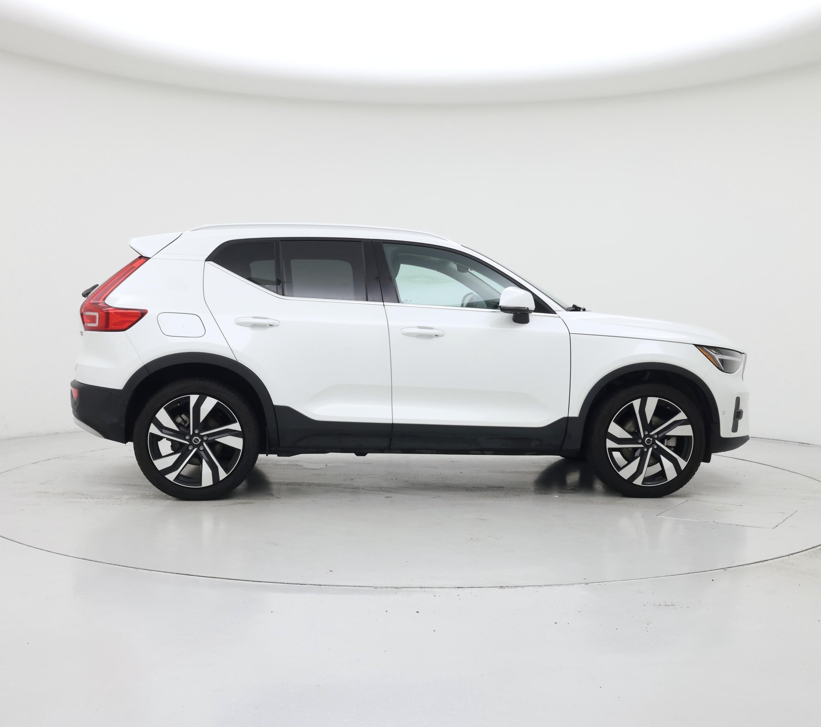 Thumbnail: 2025 Volvo XC40 - 7