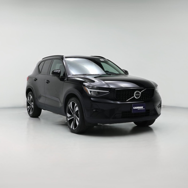 2025 Volvo XC40 B5 Plus Dark Theme