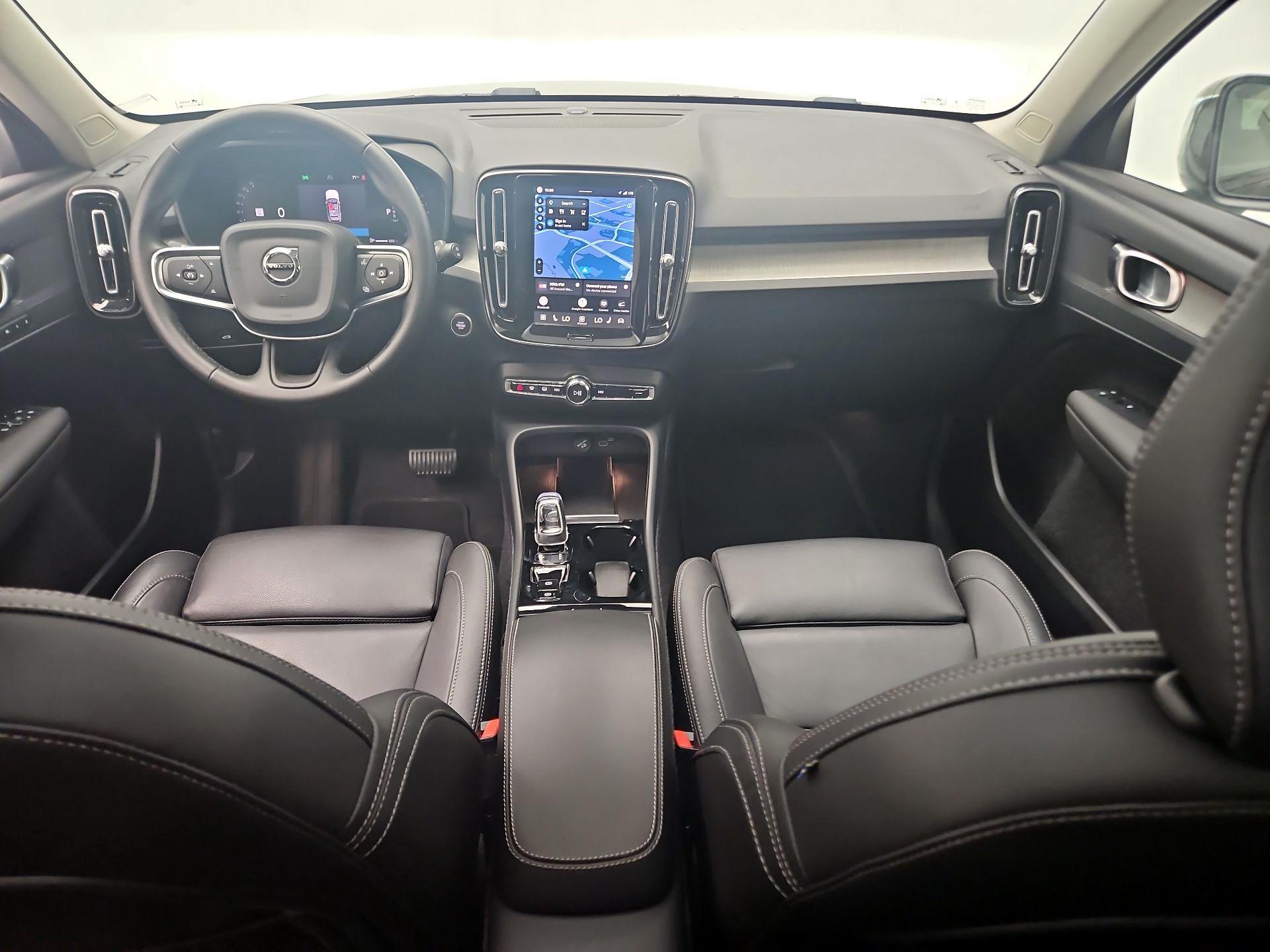Thumbnail: 2025 Volvo XC40 - 9
