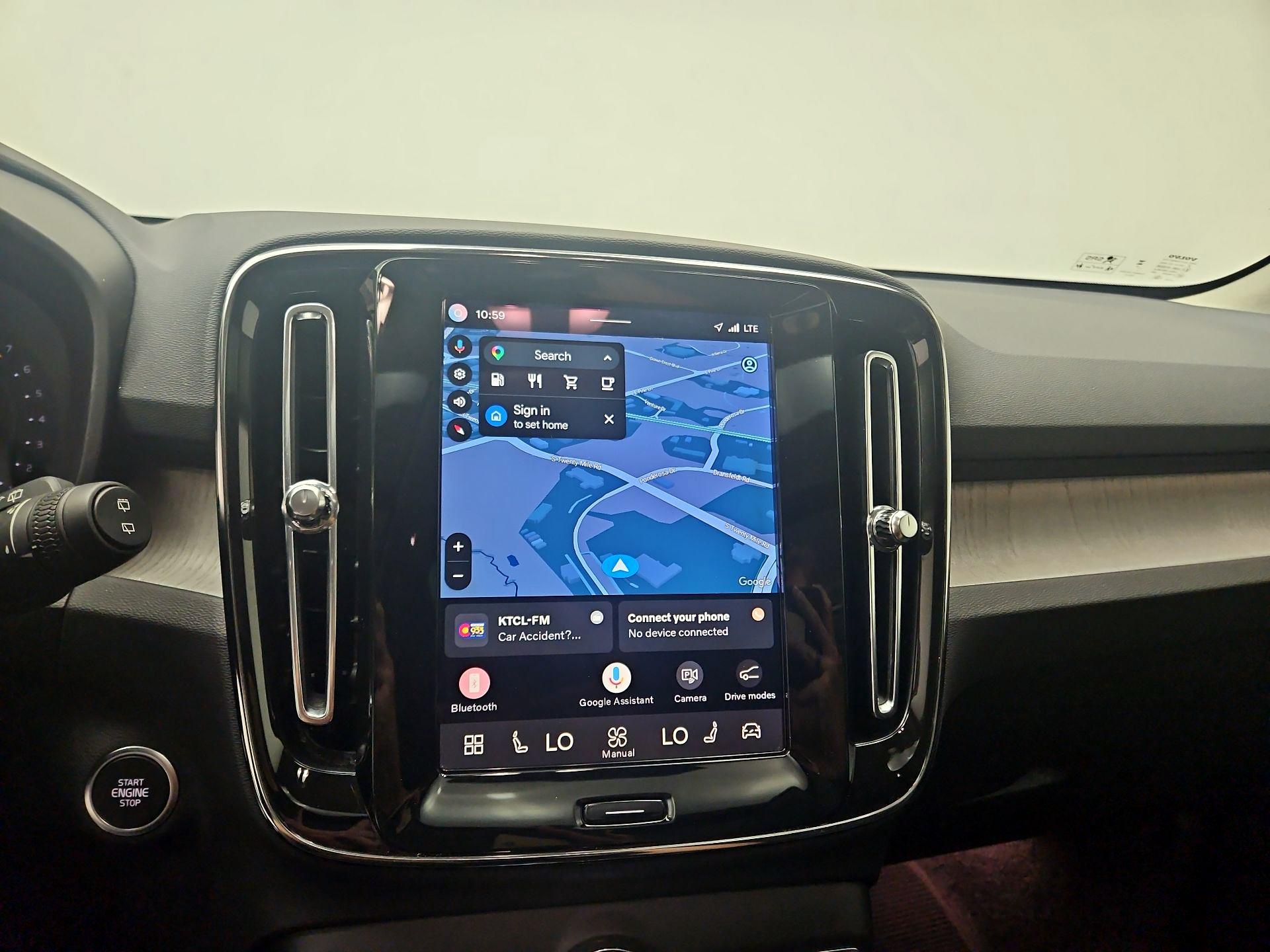 Thumbnail: 2025 Volvo XC40 - 14