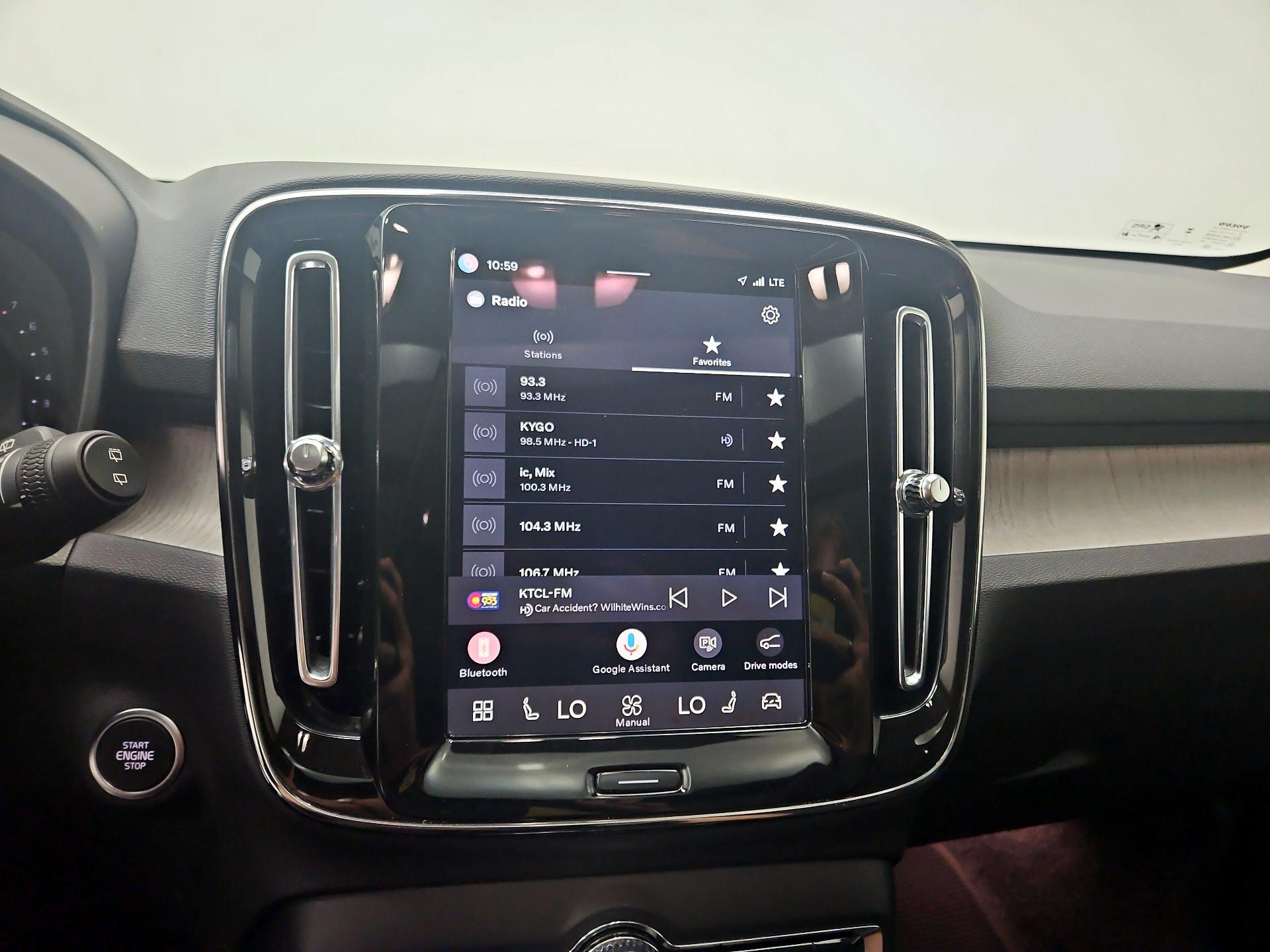 Thumbnail: 2025 Volvo XC40 - 16