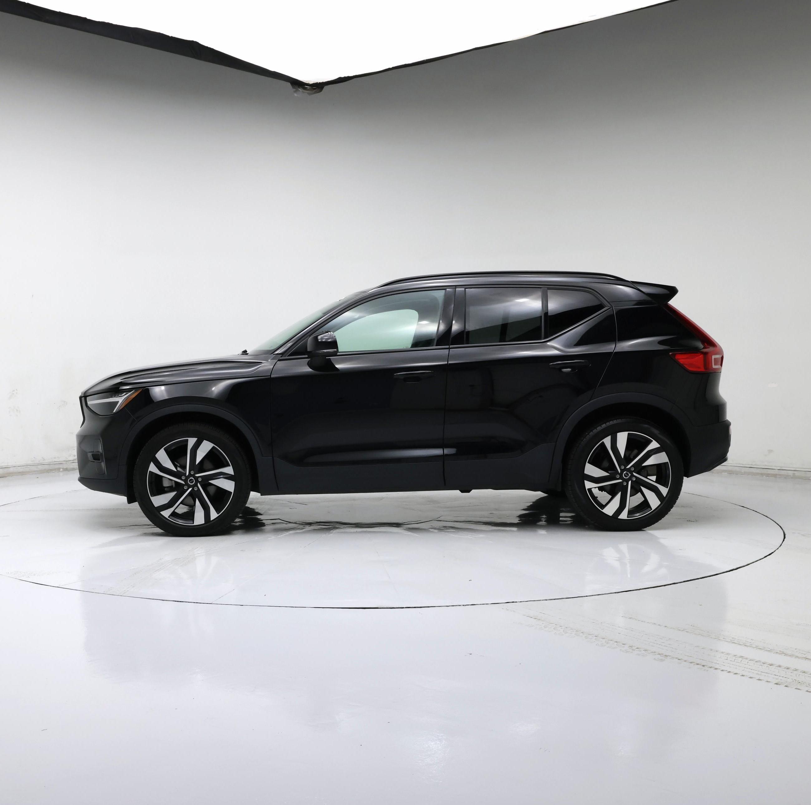 Thumbnail: 2025 Volvo XC40 - 3