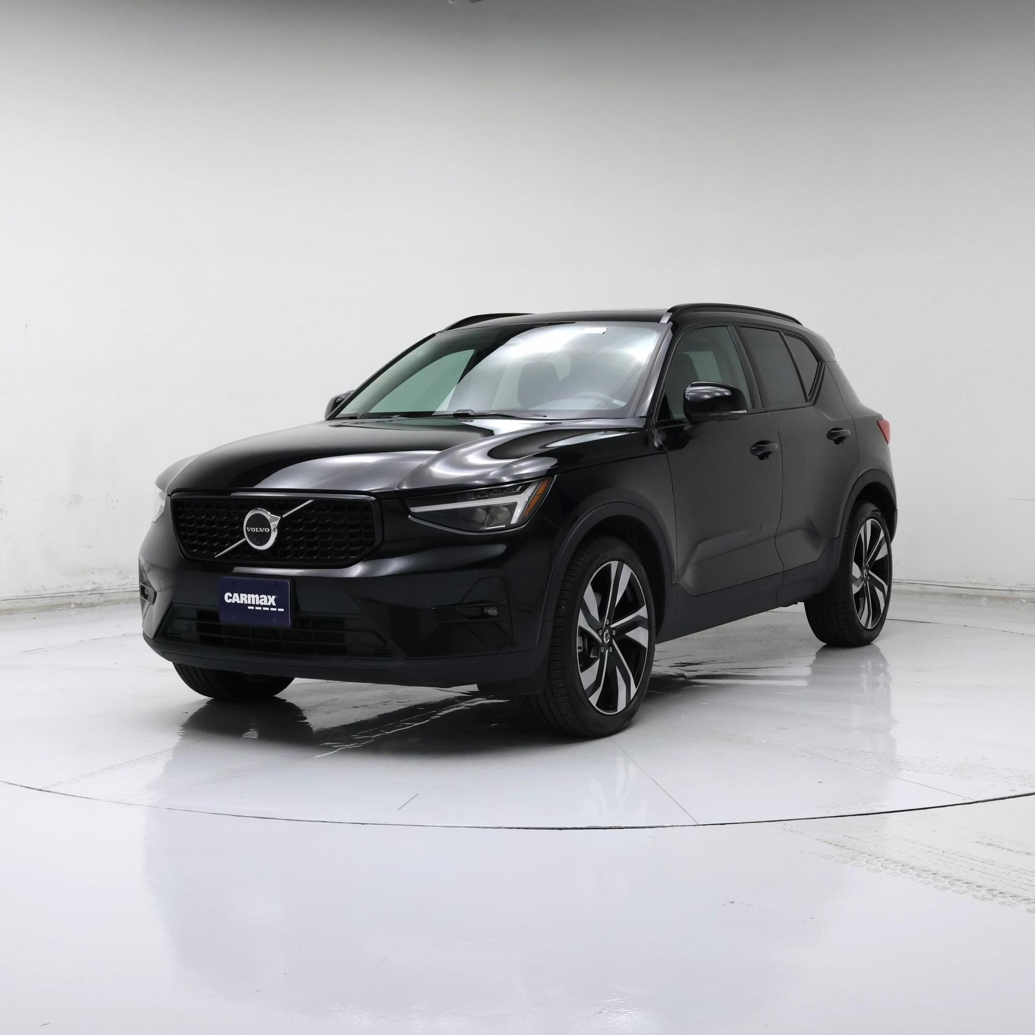 Thumbnail: 2025 Volvo XC40 - 4