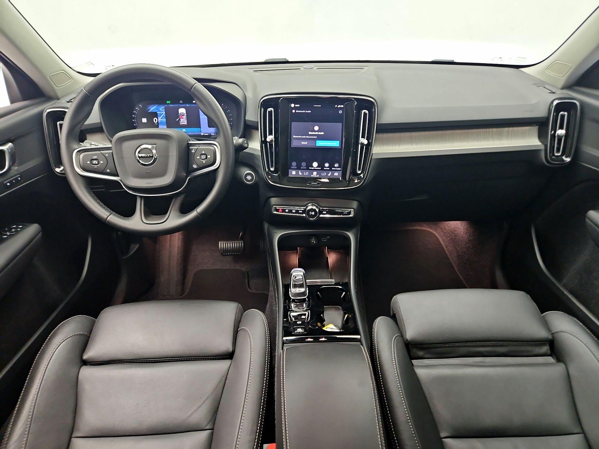Thumbnail: 2025 Volvo XC40 - 9