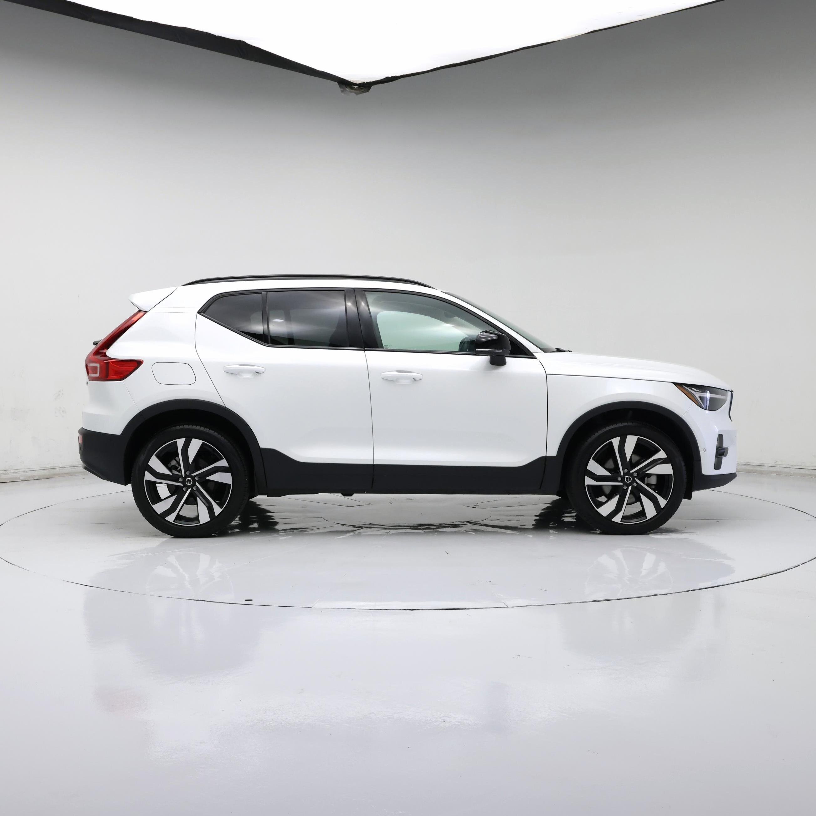 Thumbnail: 2025 Volvo XC40 - 7