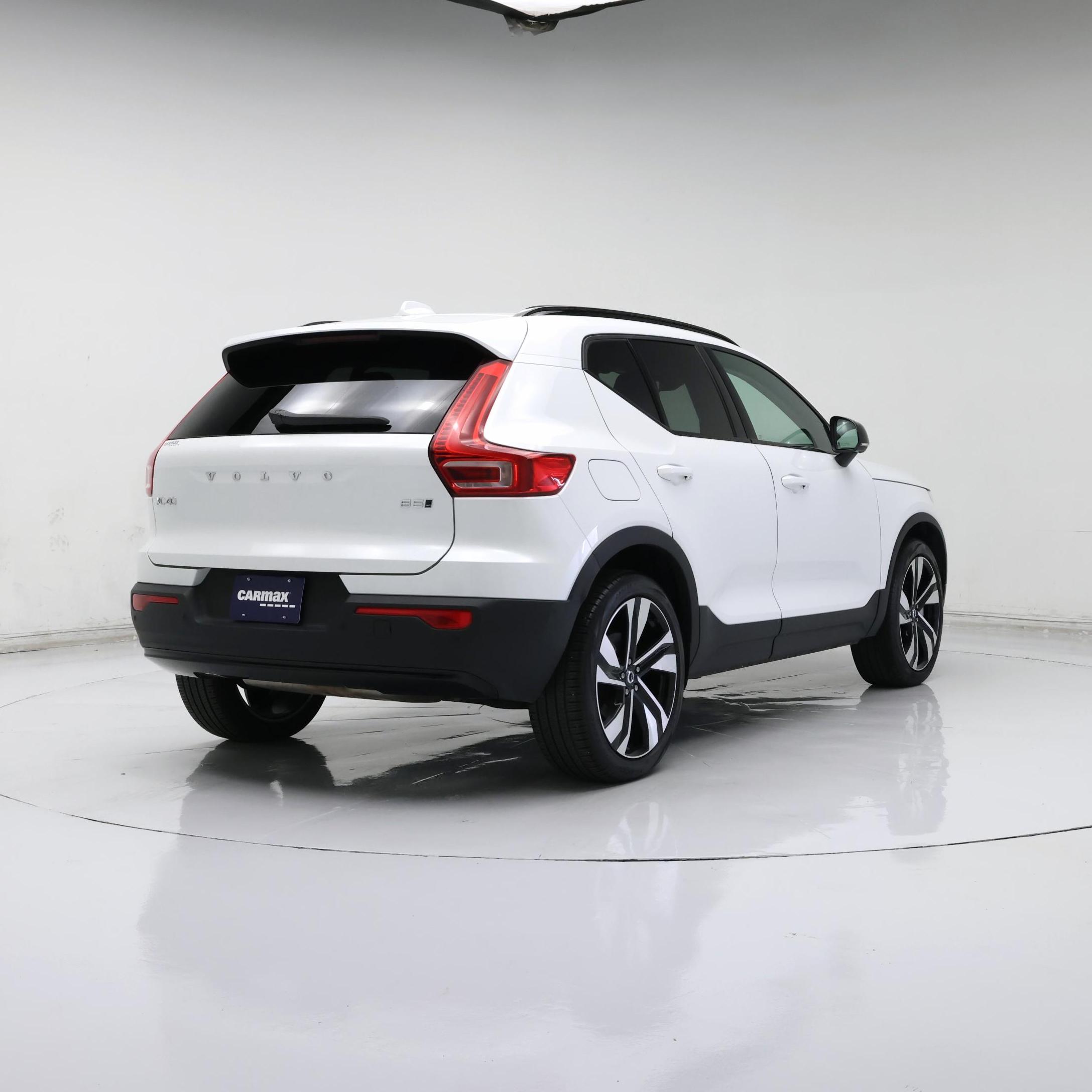 Thumbnail: 2025 Volvo XC40 - 8