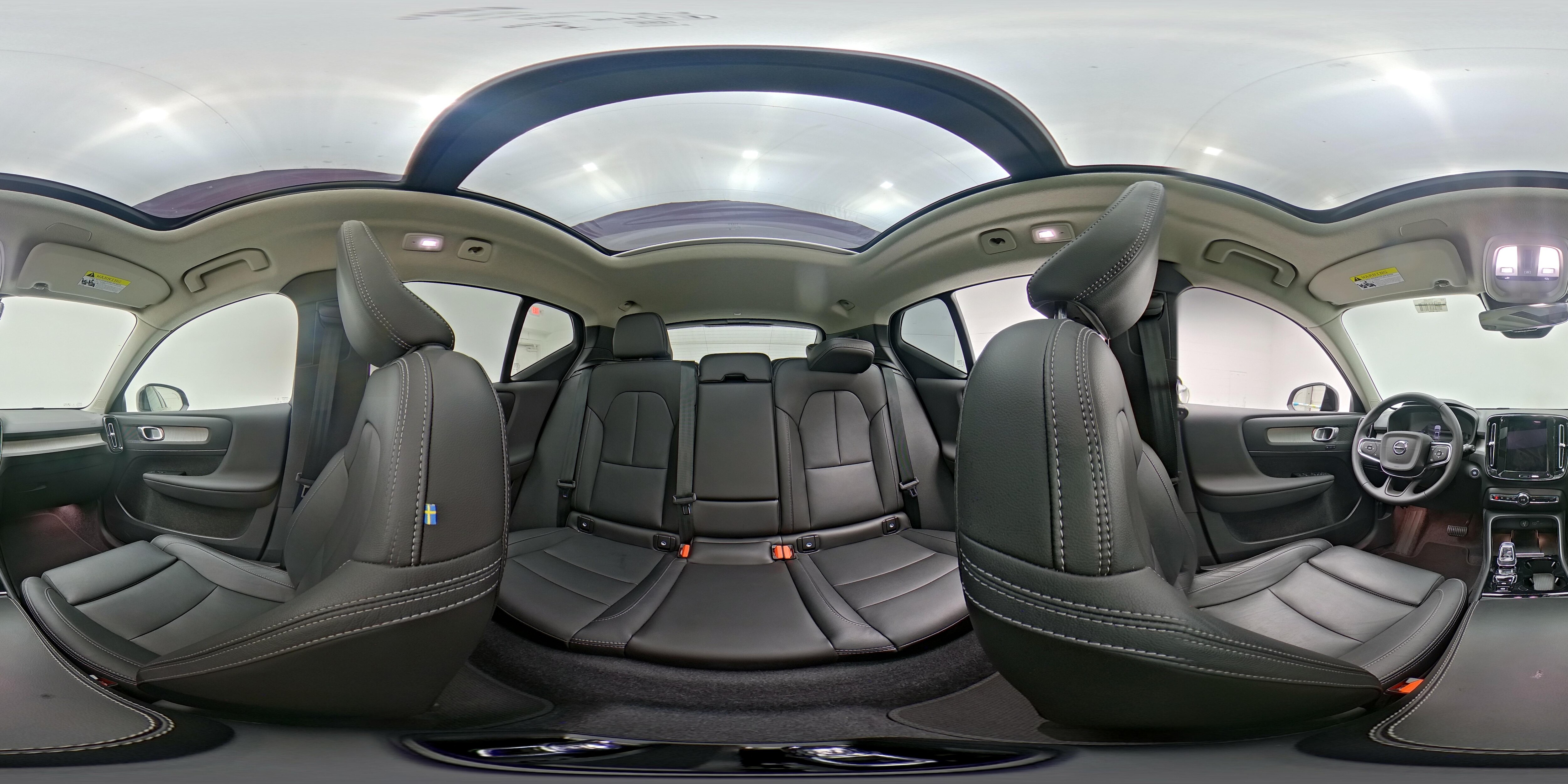 2025 Volvo XC40 Plus - Photo 27