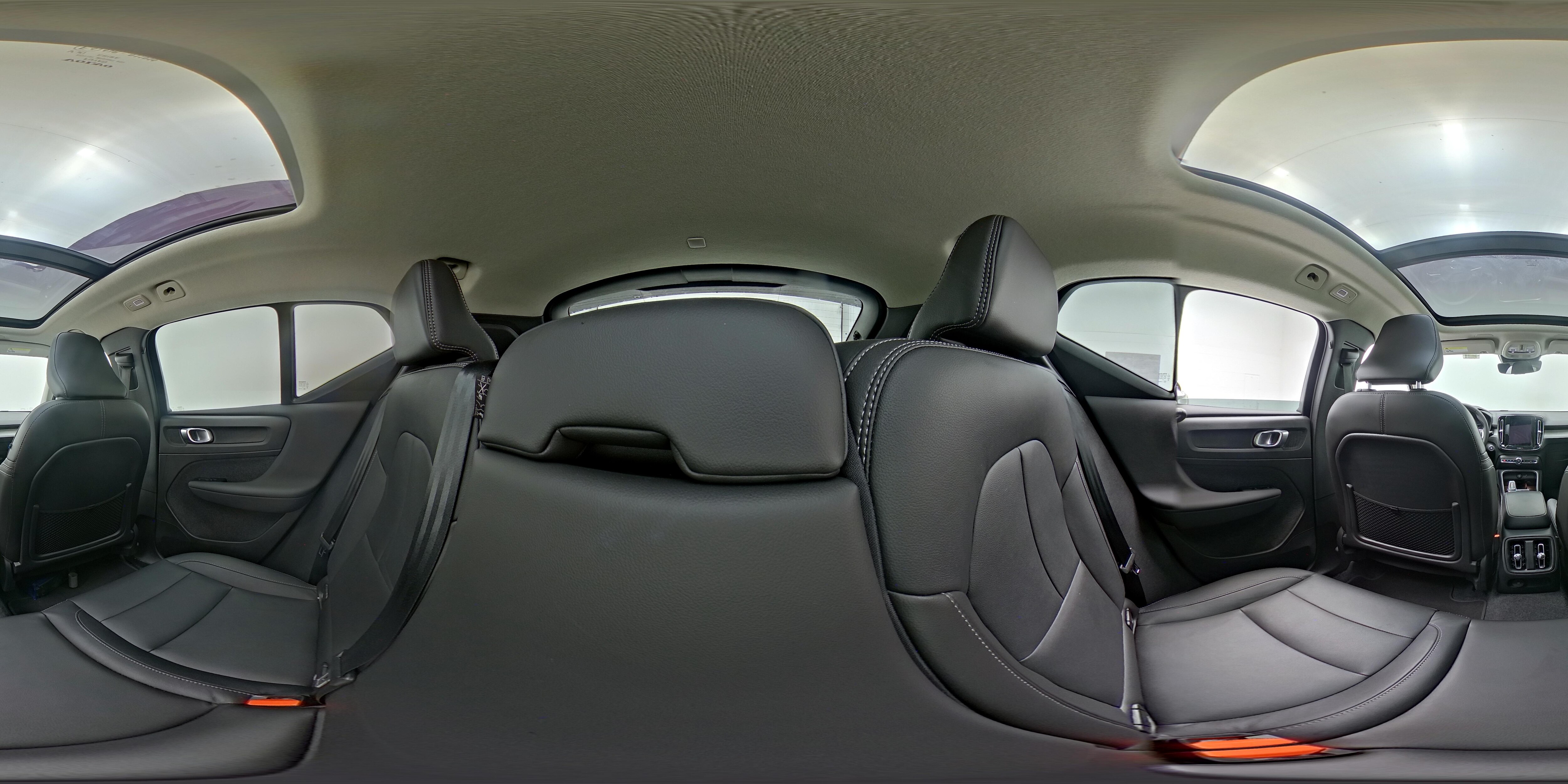 2025 Volvo XC40 Plus - Photo 28