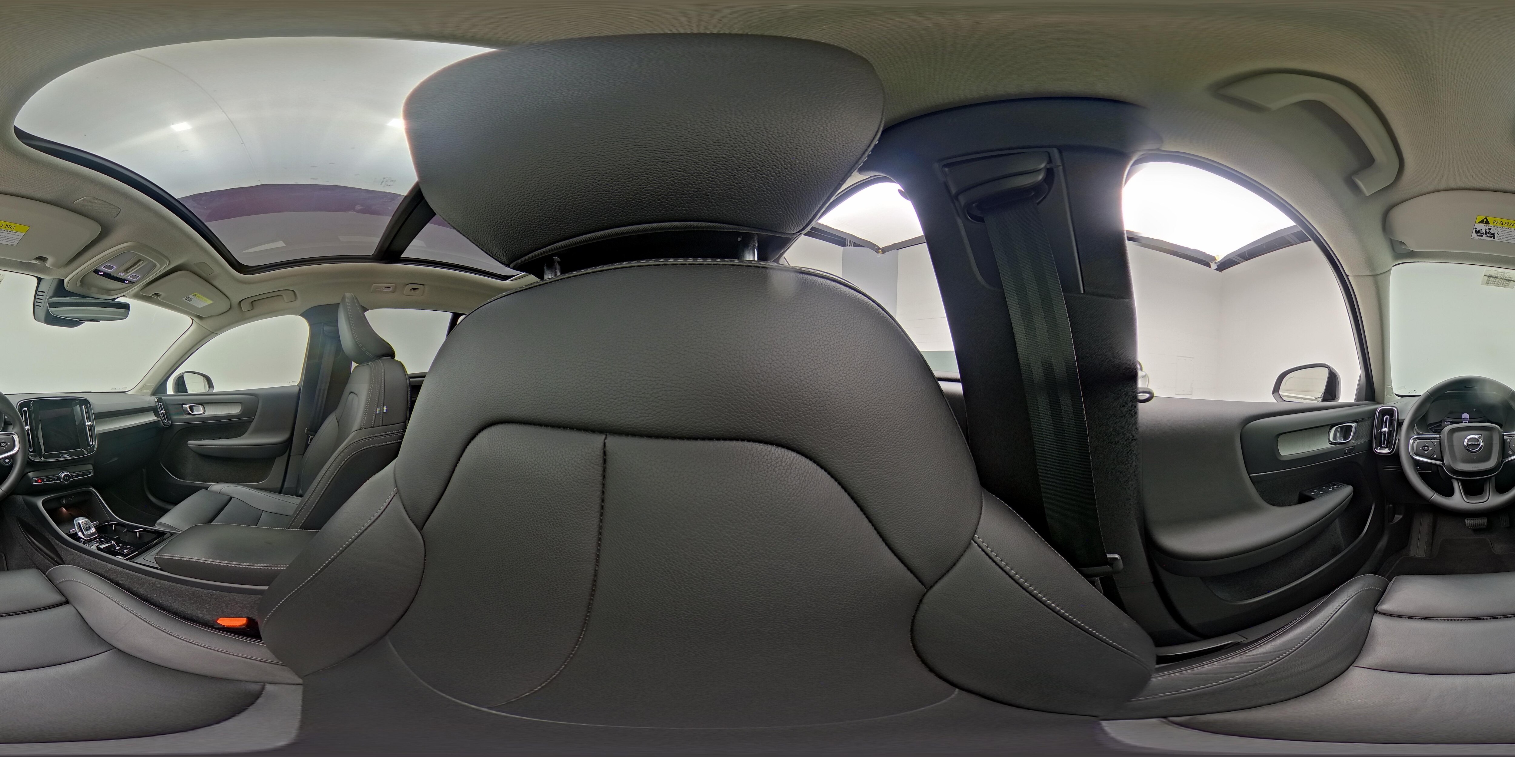 2025 Volvo XC40 Plus - Photo 29