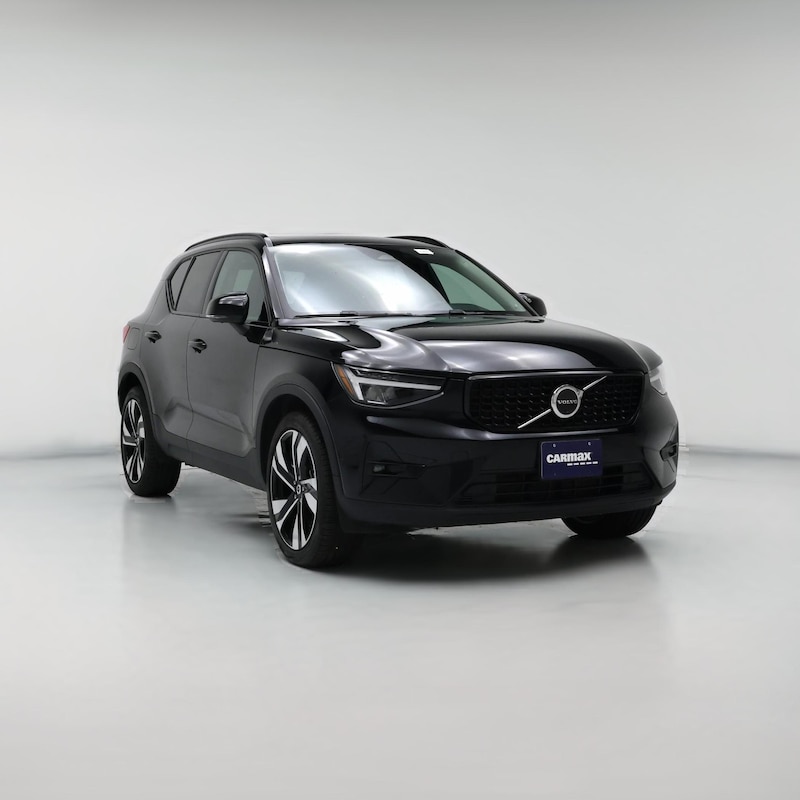2025 Volvo XC40 B5 Plus Dark Theme