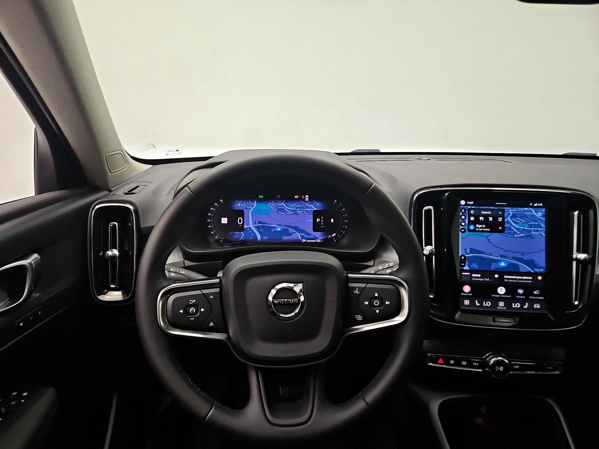 Thumbnail: 2025 Volvo XC40 - 10