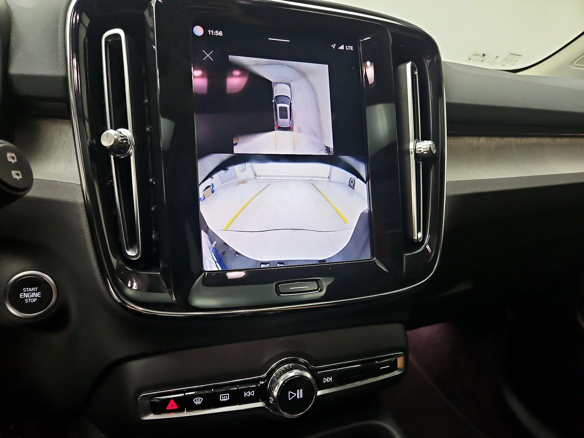Thumbnail: 2025 Volvo XC40 - 15