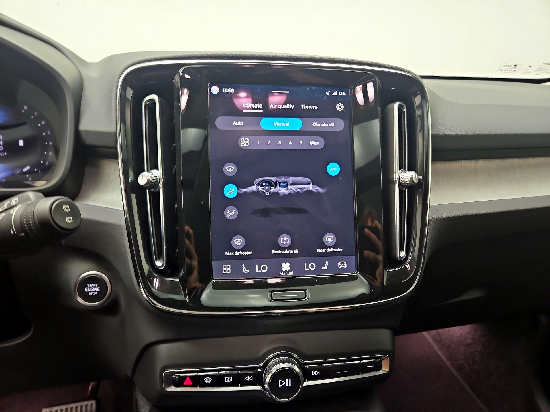 Thumbnail: 2025 Volvo XC40 - 17