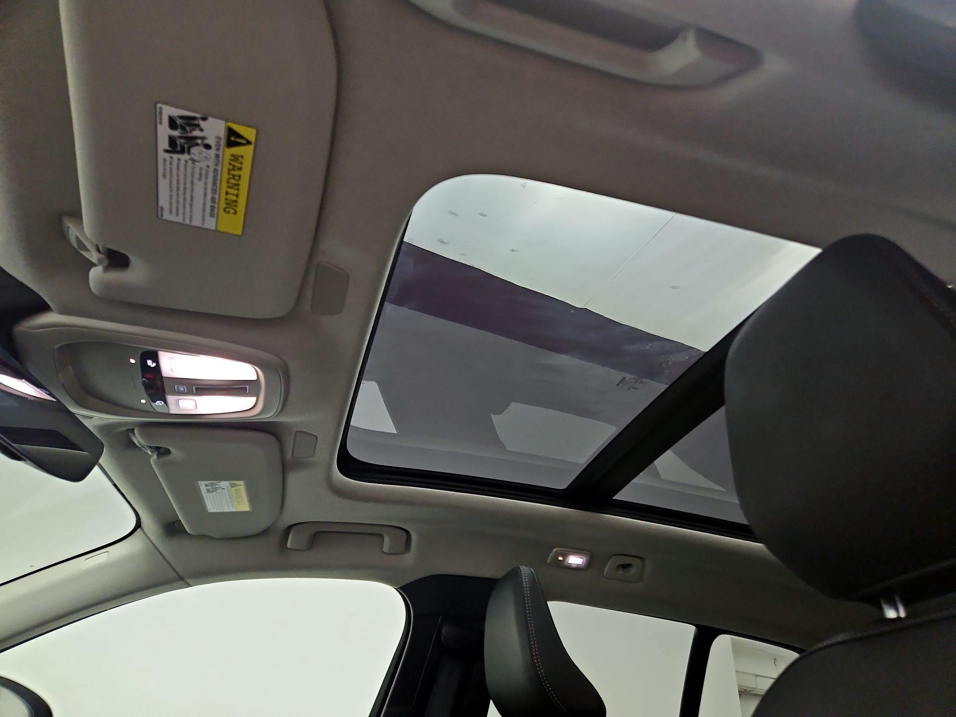 Thumbnail: 2025 Volvo XC40 - 20