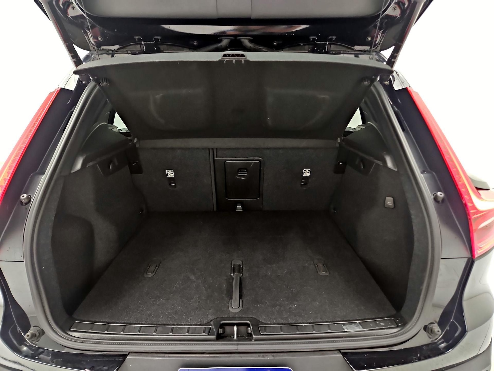 2025 Volvo XC40 Plus - Photo 23