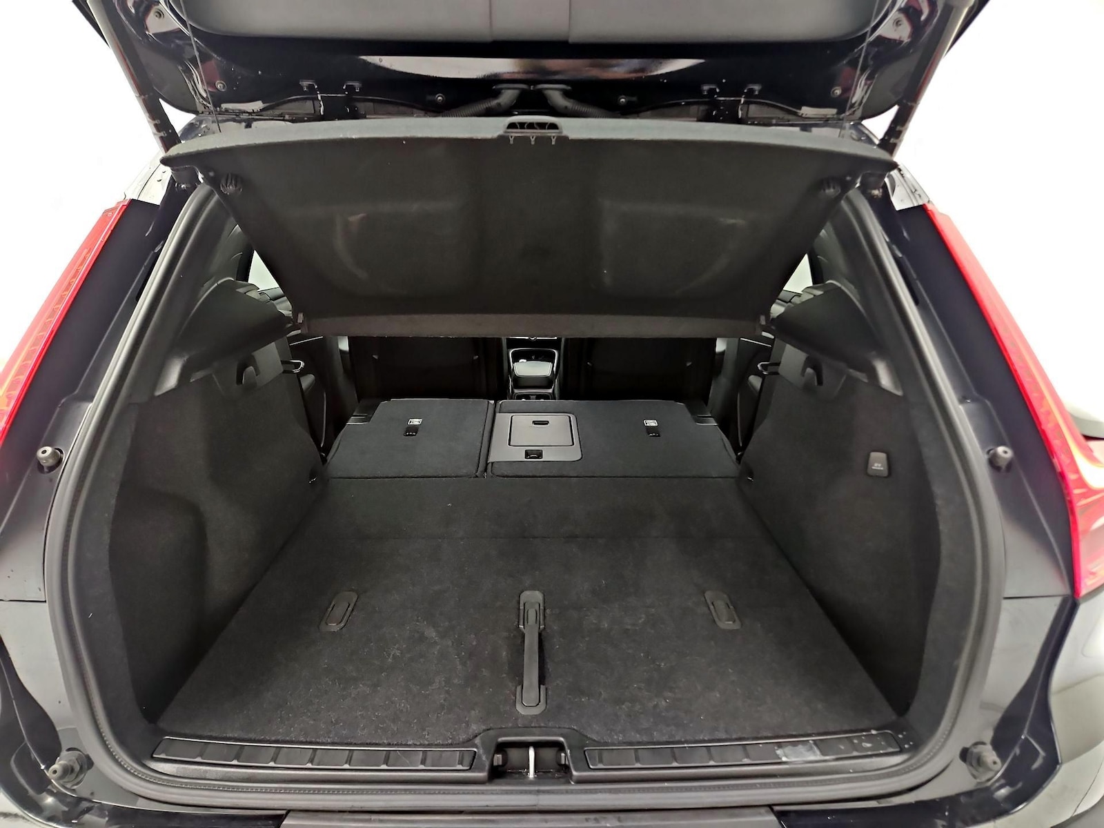 2025 Volvo XC40 Plus - Photo 24