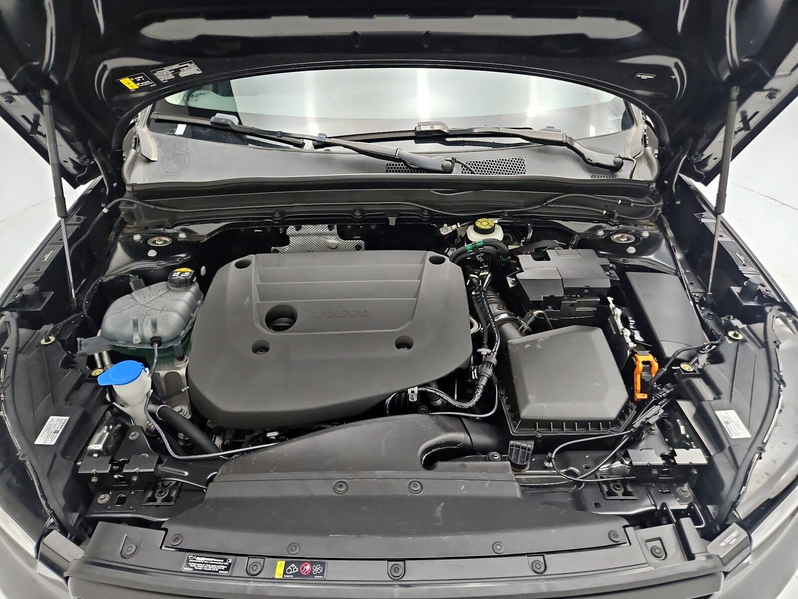 2025 Volvo XC40 Plus - Photo 25