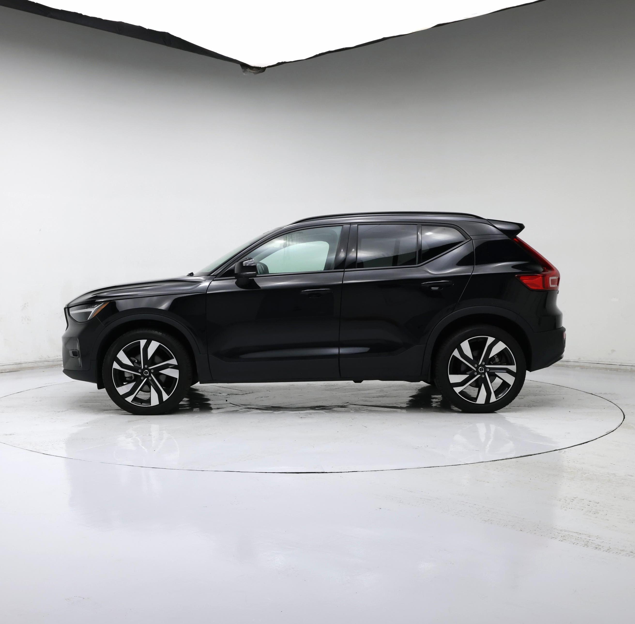 Thumbnail: 2025 Volvo XC40 - 3