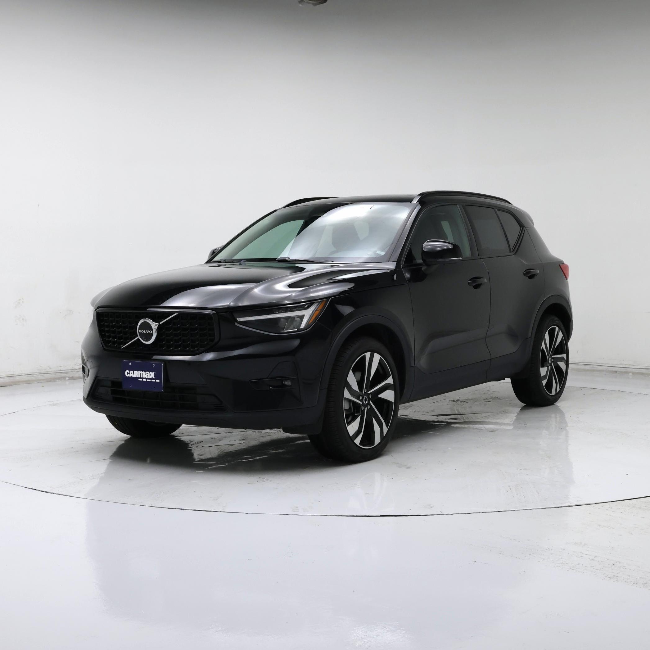 Thumbnail: 2025 Volvo XC40 - 4