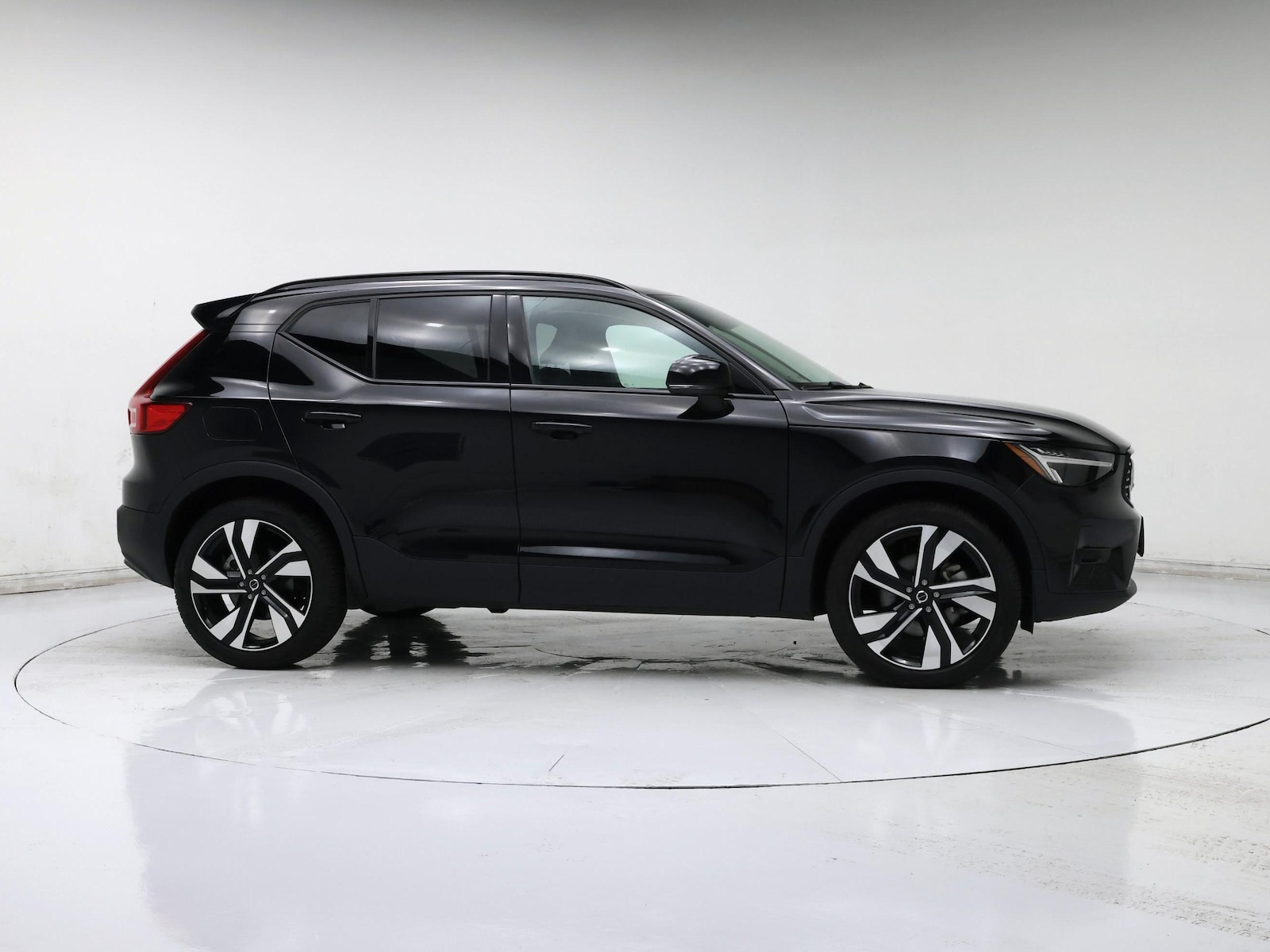 2025 Volvo XC40 Plus - Photo 8