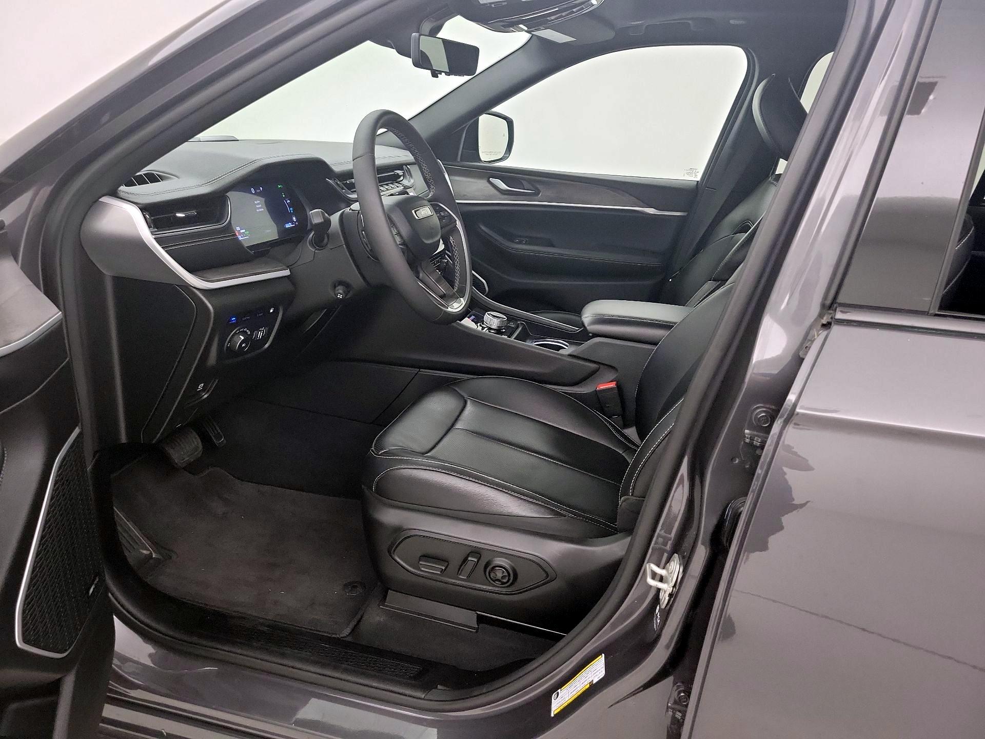 Thumbnail: 2024 Jeep Grand Cherokee - 11