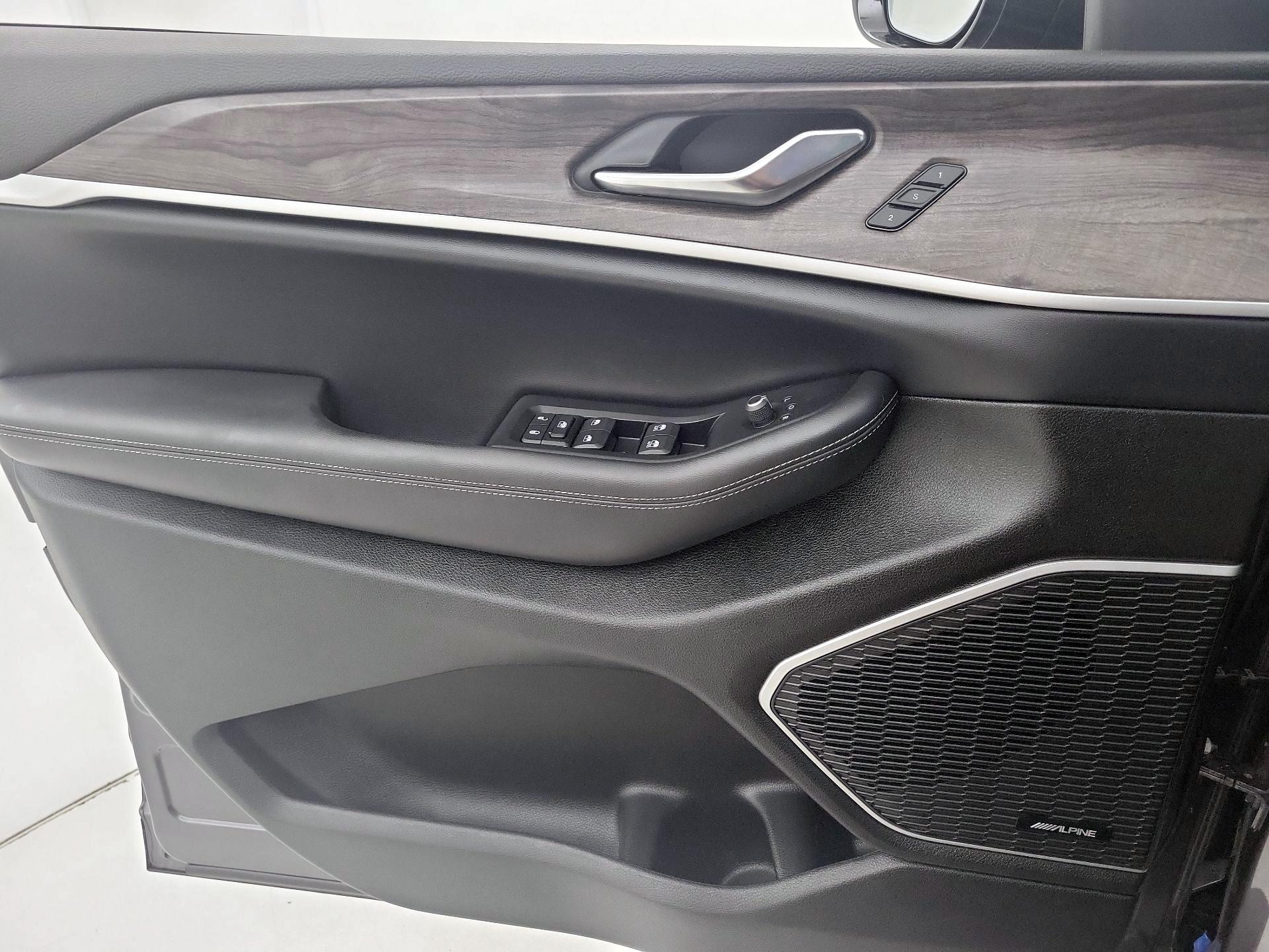 Thumbnail: 2024 Jeep Grand Cherokee - 12