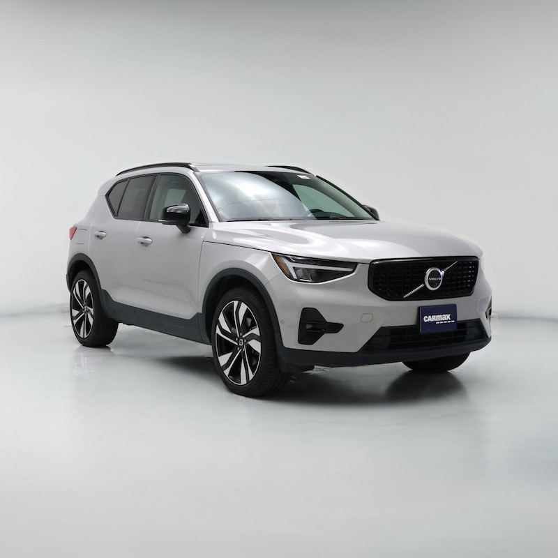 2025 Volvo XC40 B5 Plus Dark Theme