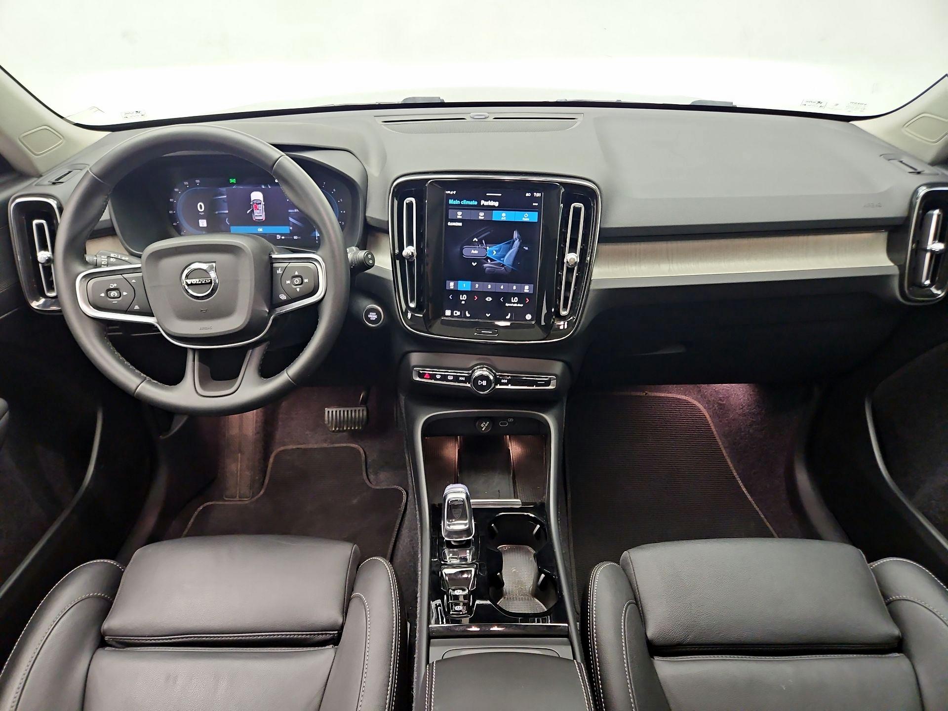 Thumbnail: 2025 Volvo XC40 - 9